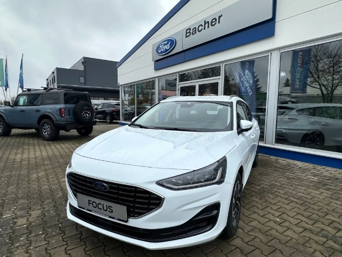 Ford Focus Turnier 1.5 EcoBlue Titanium Edition Automatik Weiß - 1