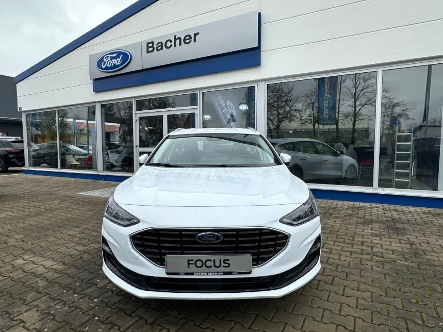 Ford Focus Turnier 1.5 EcoBlue Titanium Edition Automatik Weiß - 2