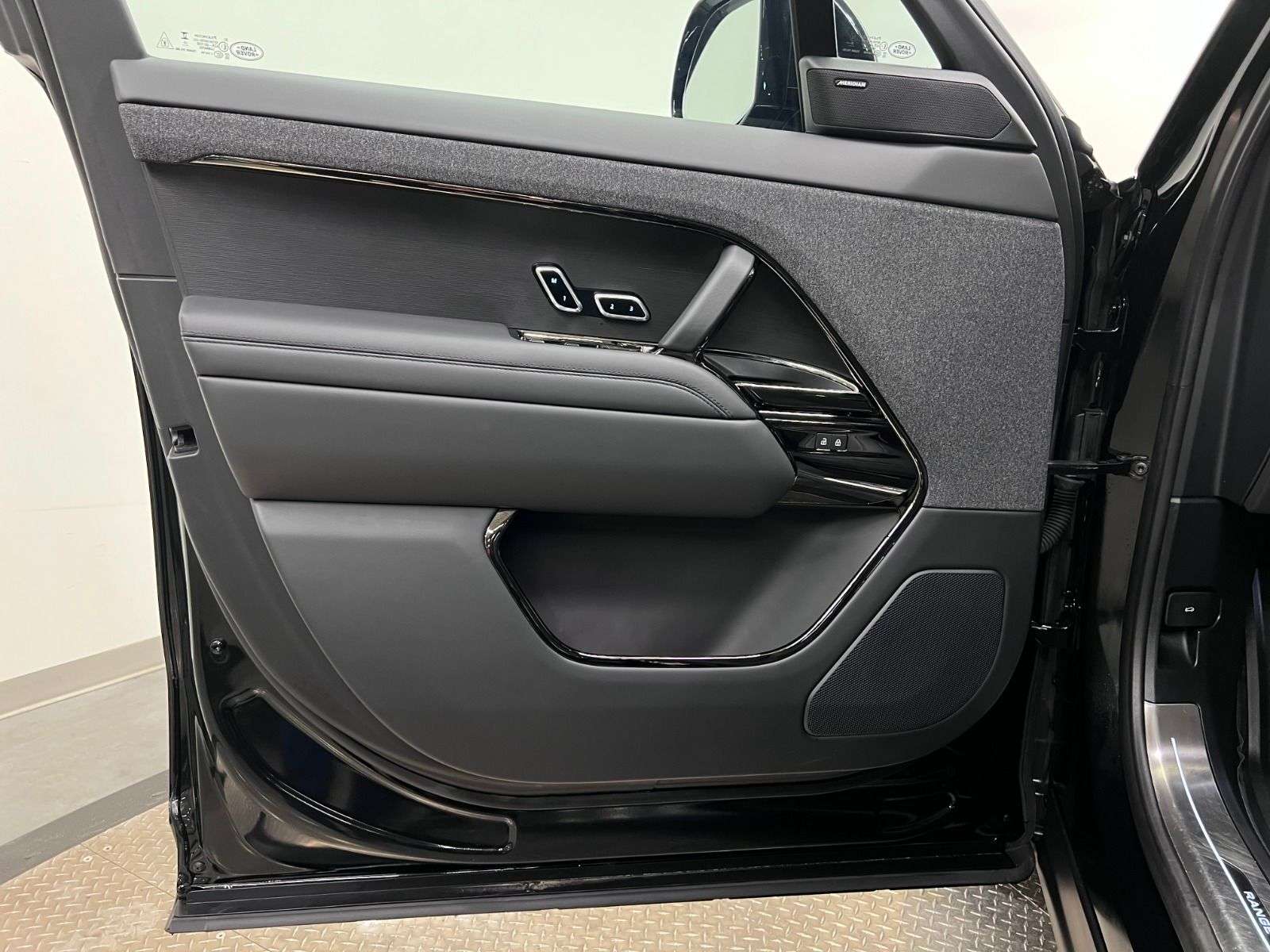 2023 Land Rover Range Rover Sport P400 DYNAMIC SE thumb 28