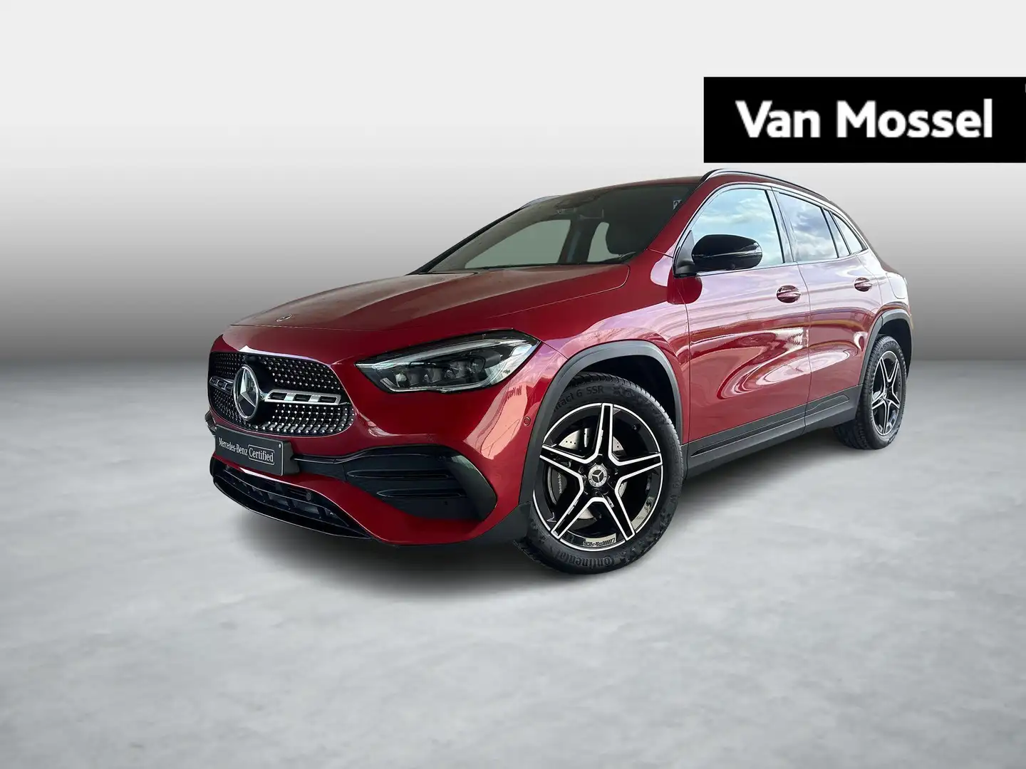 Mercedes-Benz GLA 250 e AMG Line + NIGHTPAKKET + CARPLAY + TREKHAAK + SU Rood - 1