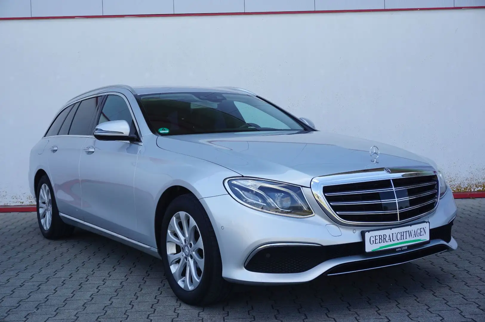 Mercedes-Benz E 200 d T Distronic ACC 546 COMAND MultiBeam ILS Argent - 1
