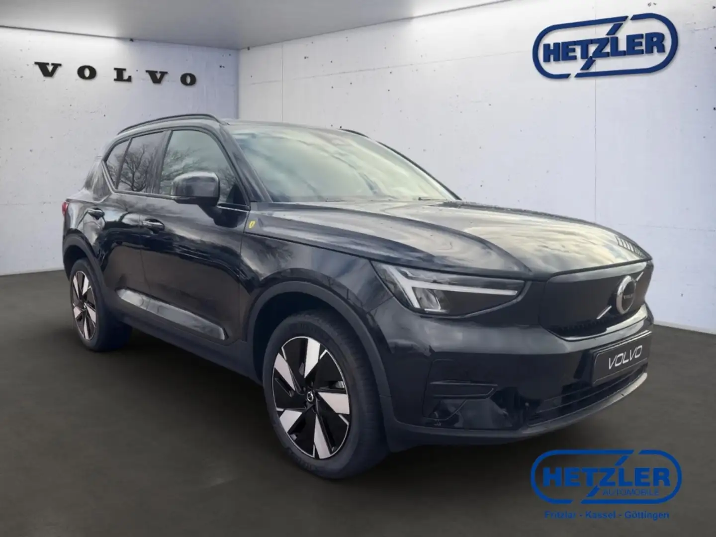 Volvo XC40 Plus Recharge Pure Electric 2WD StandHZG digitales Schwarz - 2