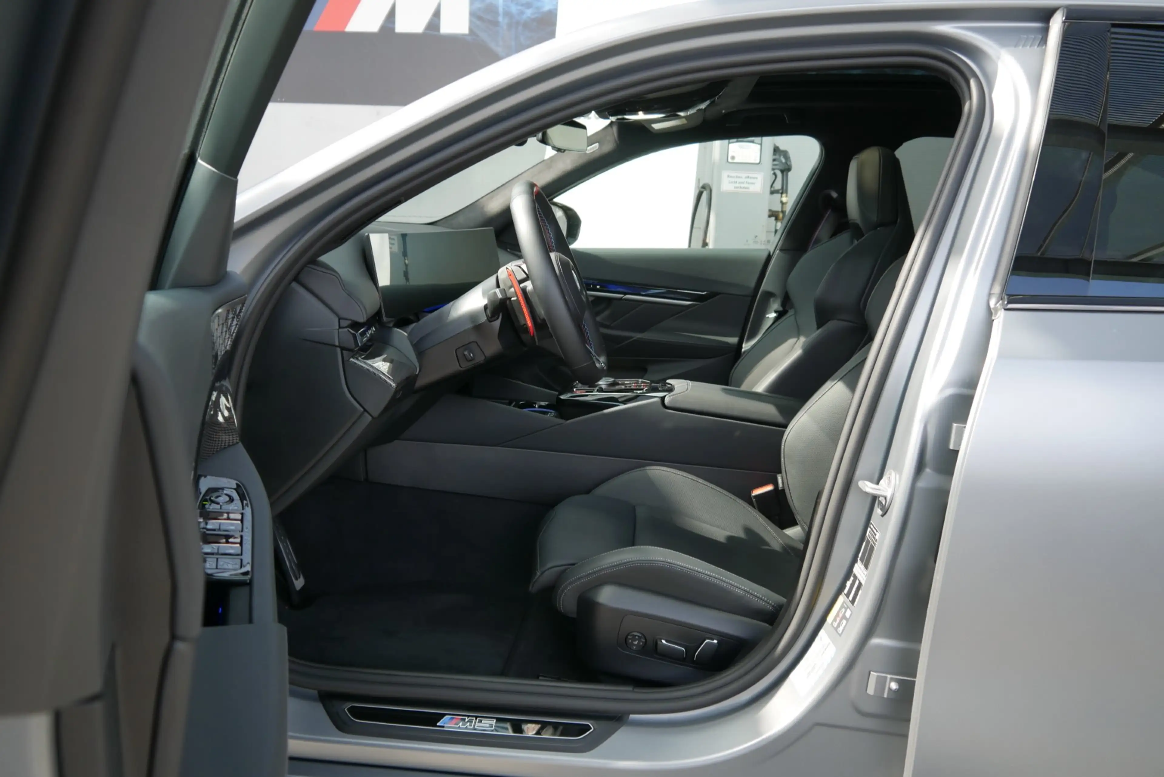 BMW M5 — photo 9