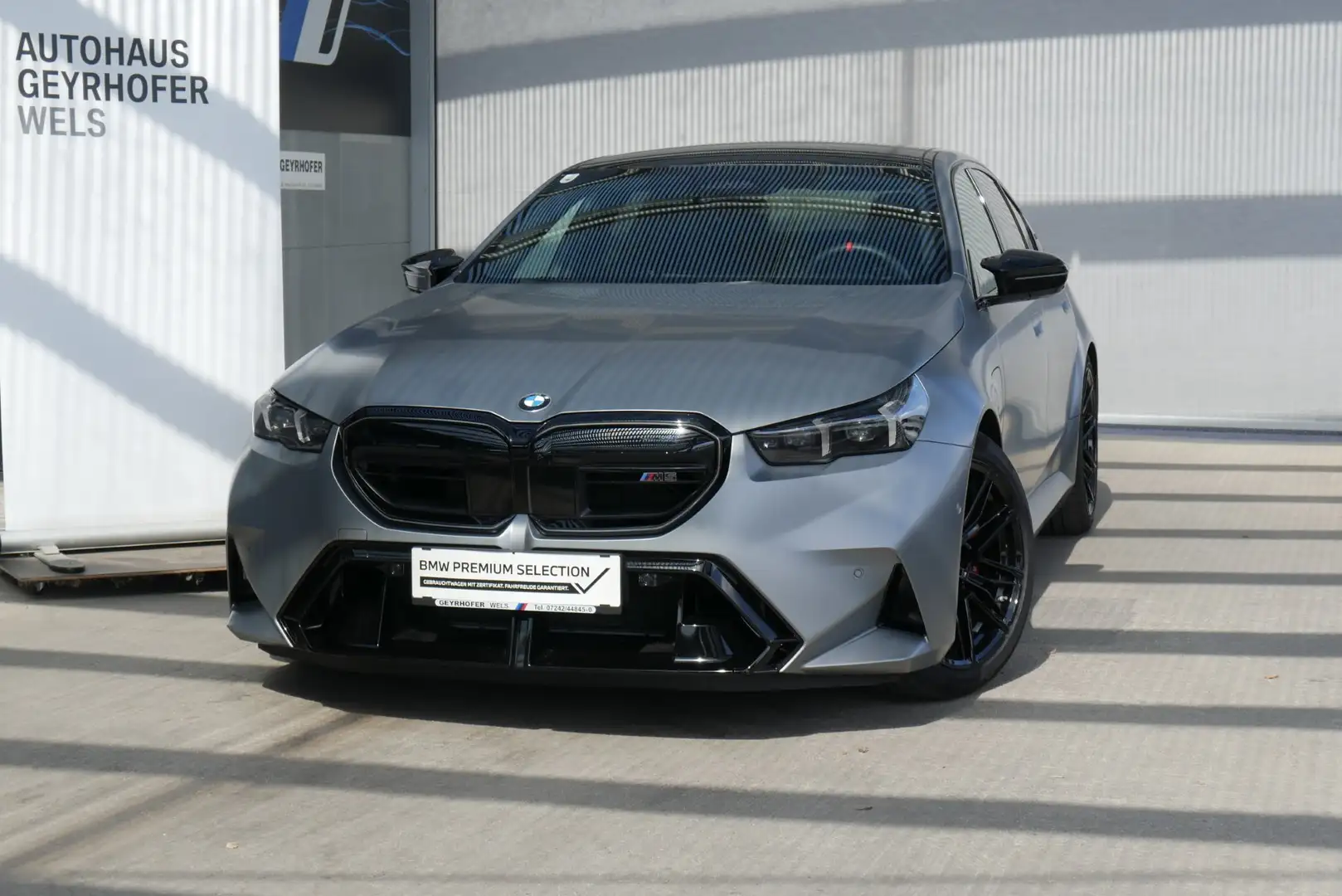 BMW M5 *Glasdach/AHK/Sitzlüftung/360°/B&W Sound/Comfort Paket/DA-Prof.* Grau - 2