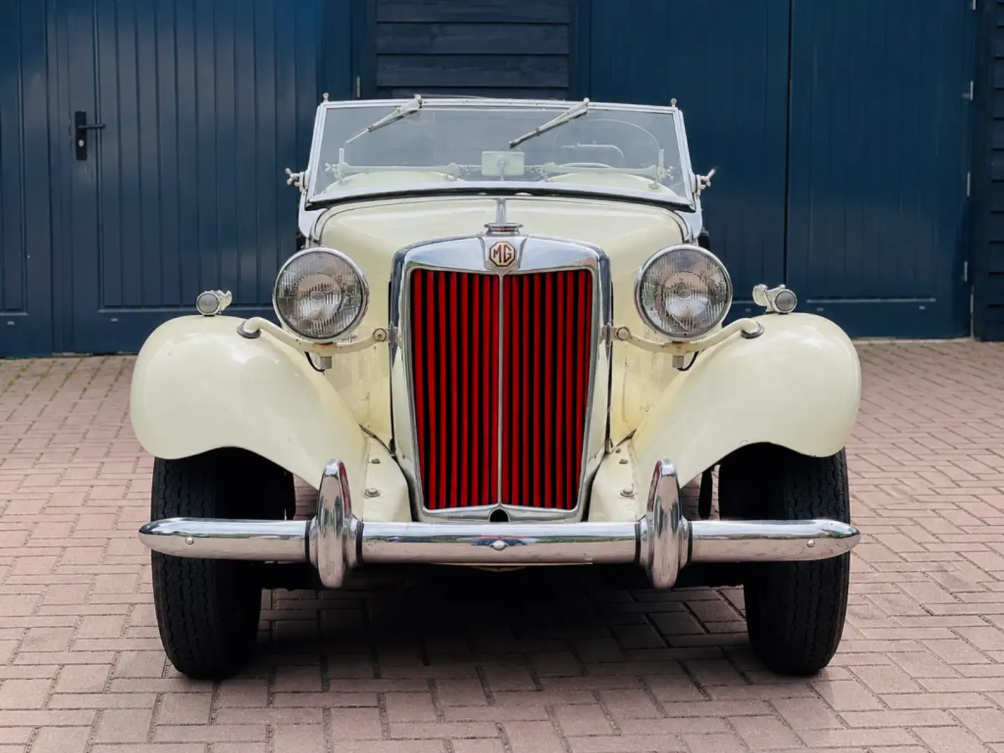 MG TD Midget â Cream â Classic British Roadste Beige - 2