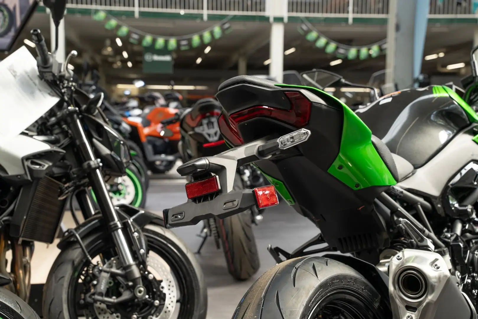 Kawasaki Z 900 70KW, Modell 2026, sofort lieferbar Zöld - 2