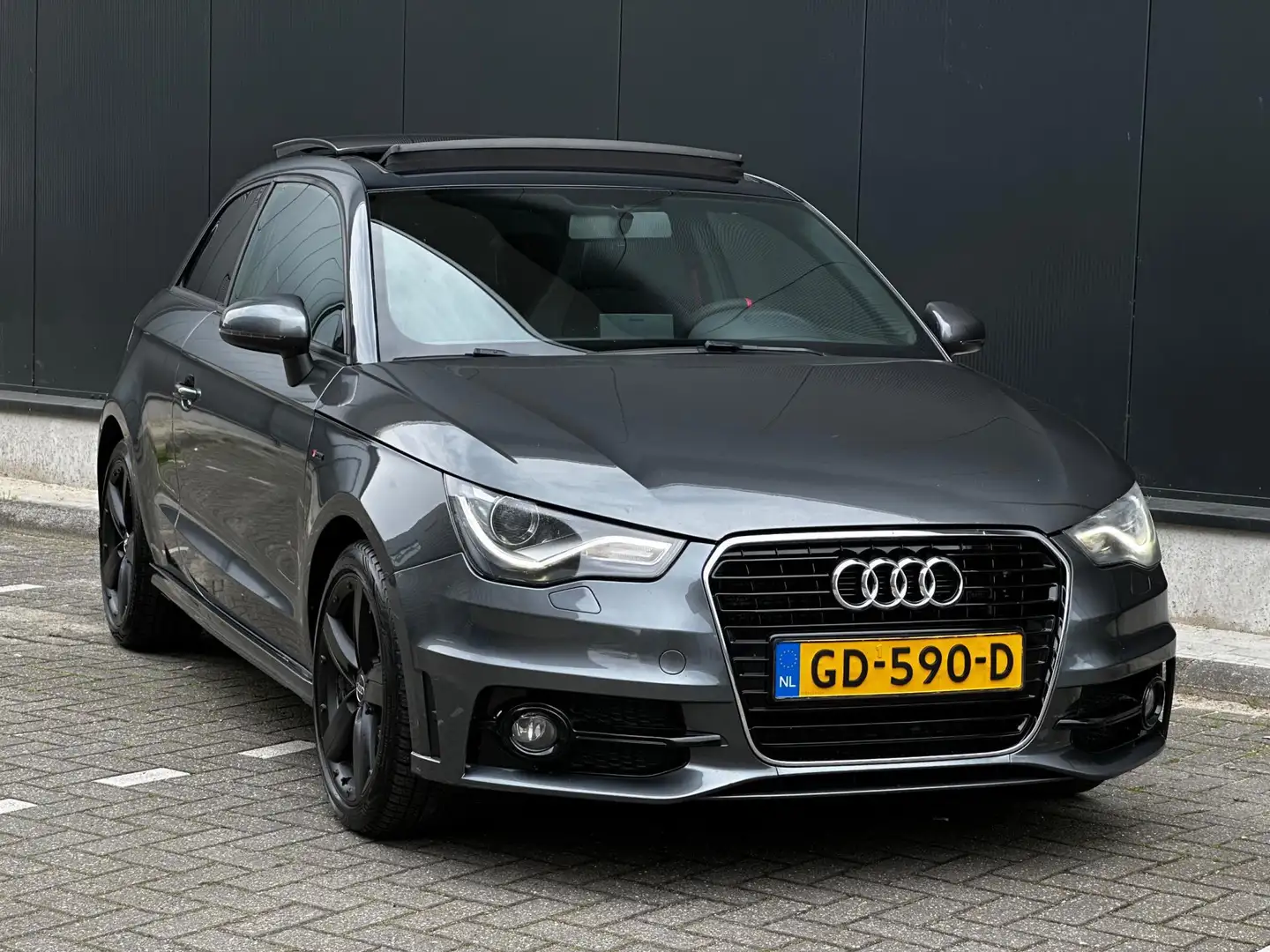 Audi A1 1.4 TFSI S-line AUTOMAAT PANO/SCHAALSTOELEN/STOELV Grau - 2