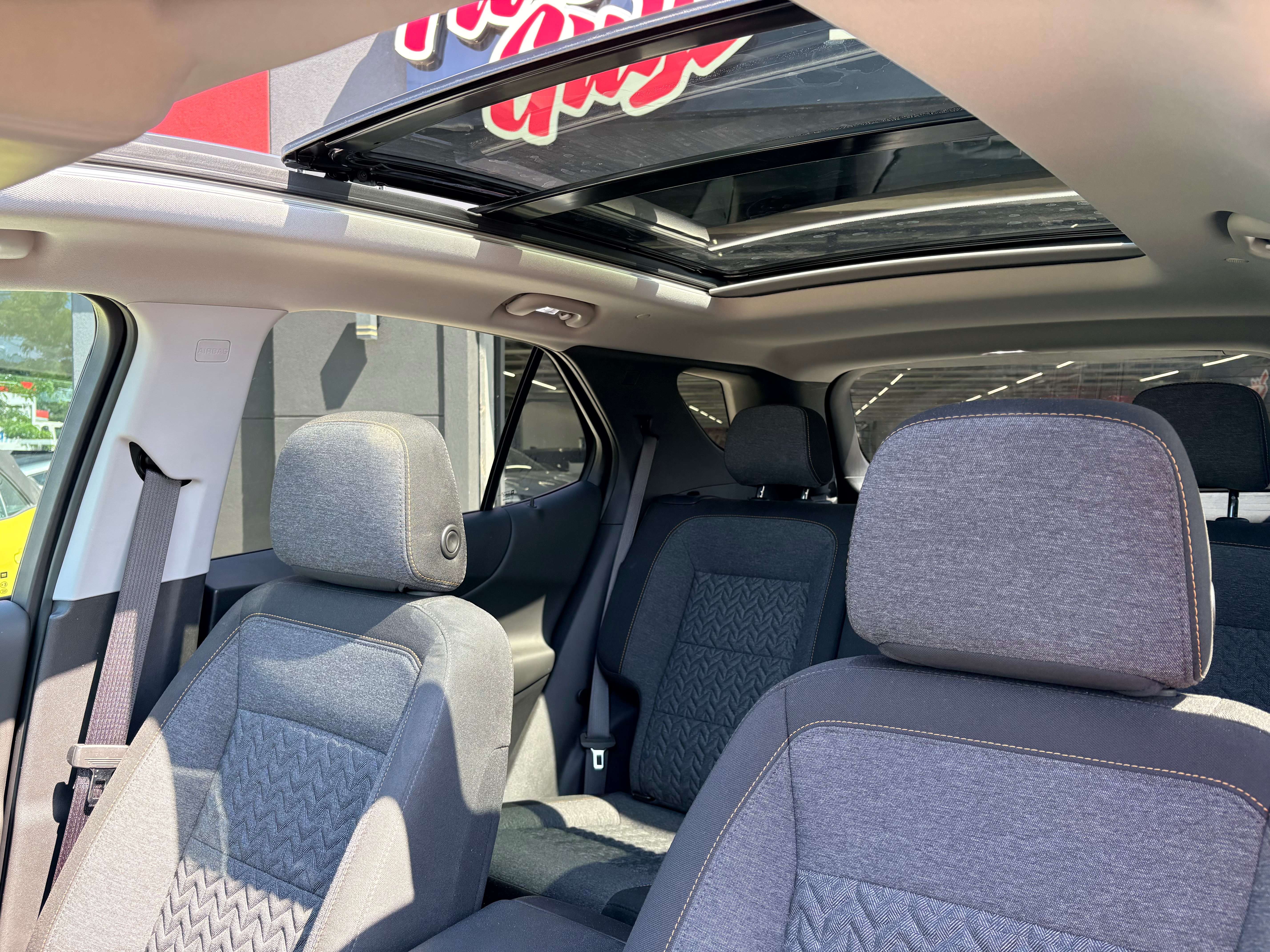 2022 Chevrolet Equinox LT AWD Sunroof Power Liftgate Sunroof Remote Start photo 2