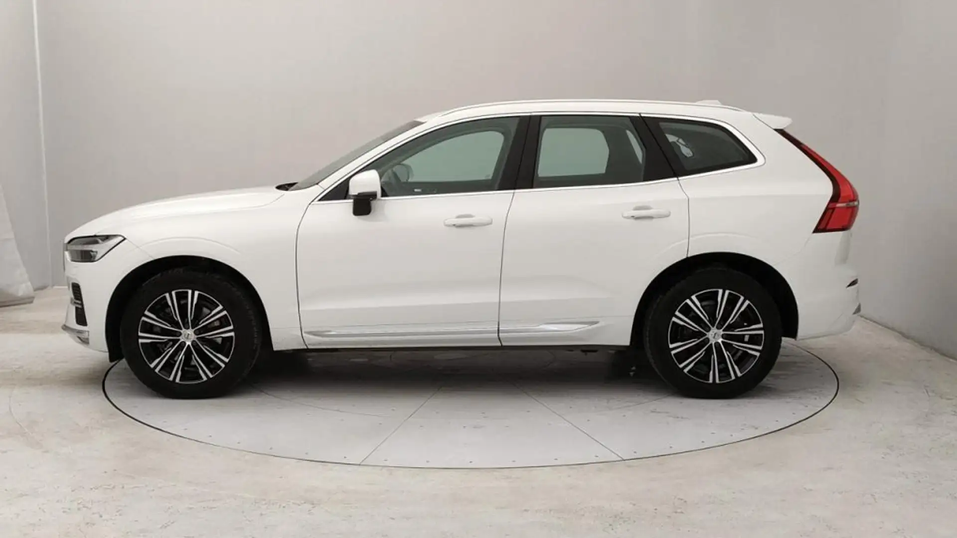 Volvo XC60 2.0 b5 Inscription awd auto Bianco - 2
