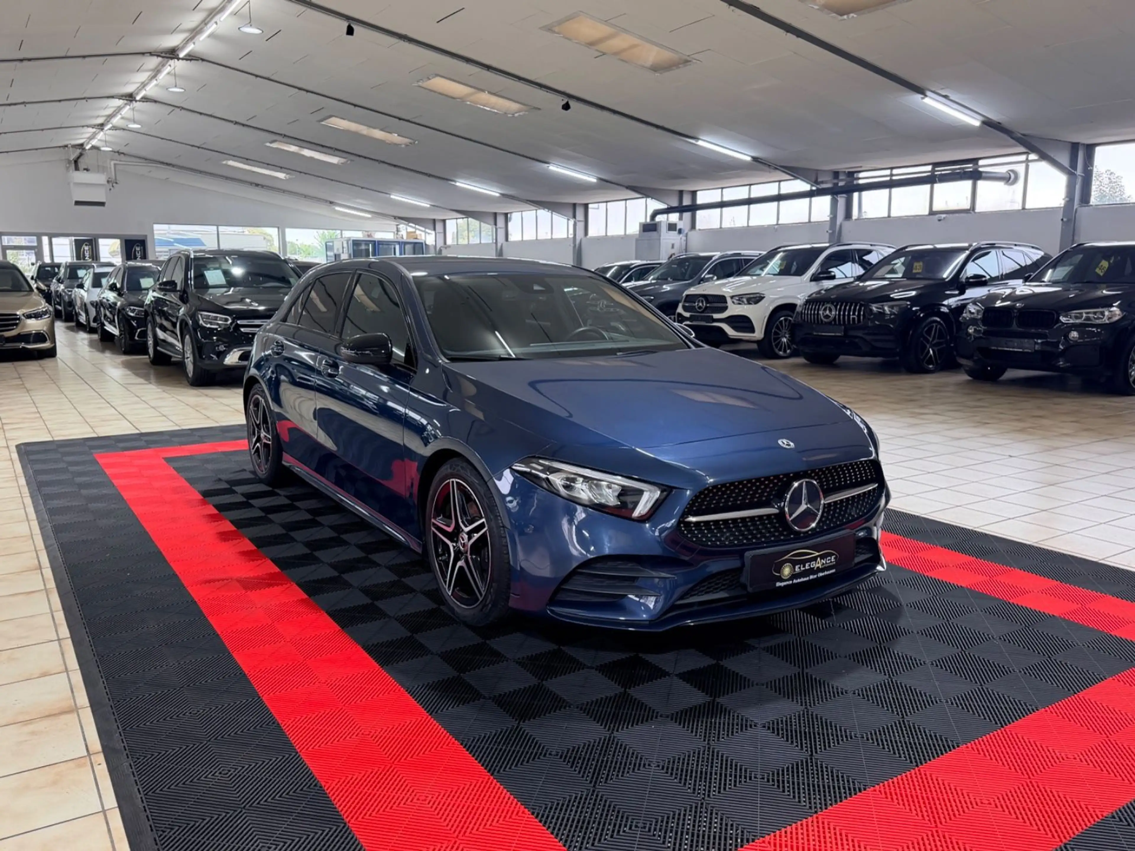 Mercedes-Benz A 200 *AMG-LINE*NIGHT-PAKET*KAMERA*LED*AMBIENTE* — photo 4