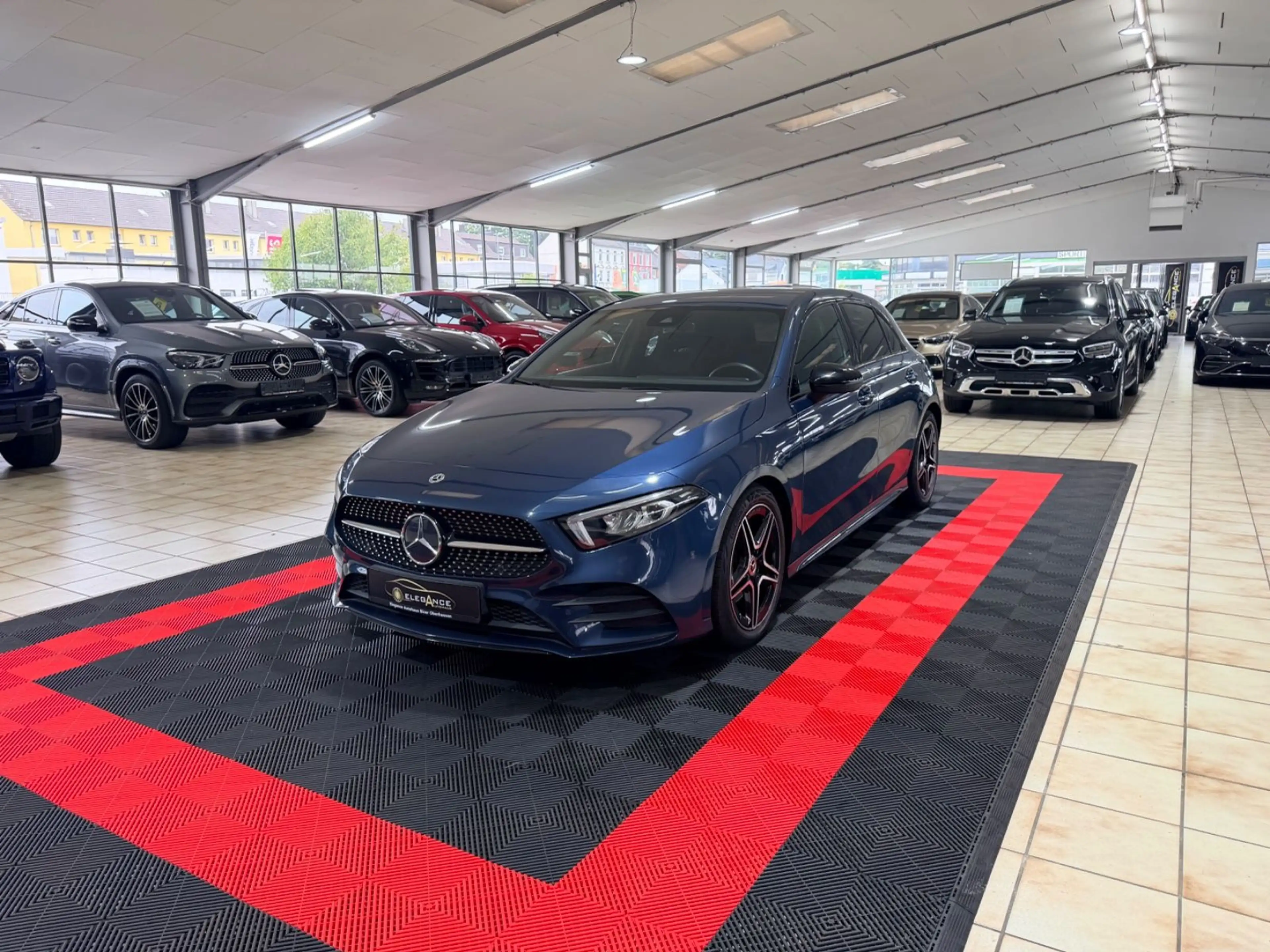 Mercedes-Benz A 200 *AMG-LINE*NIGHT-PAKET*KAMERA*LED*AMBIENTE*