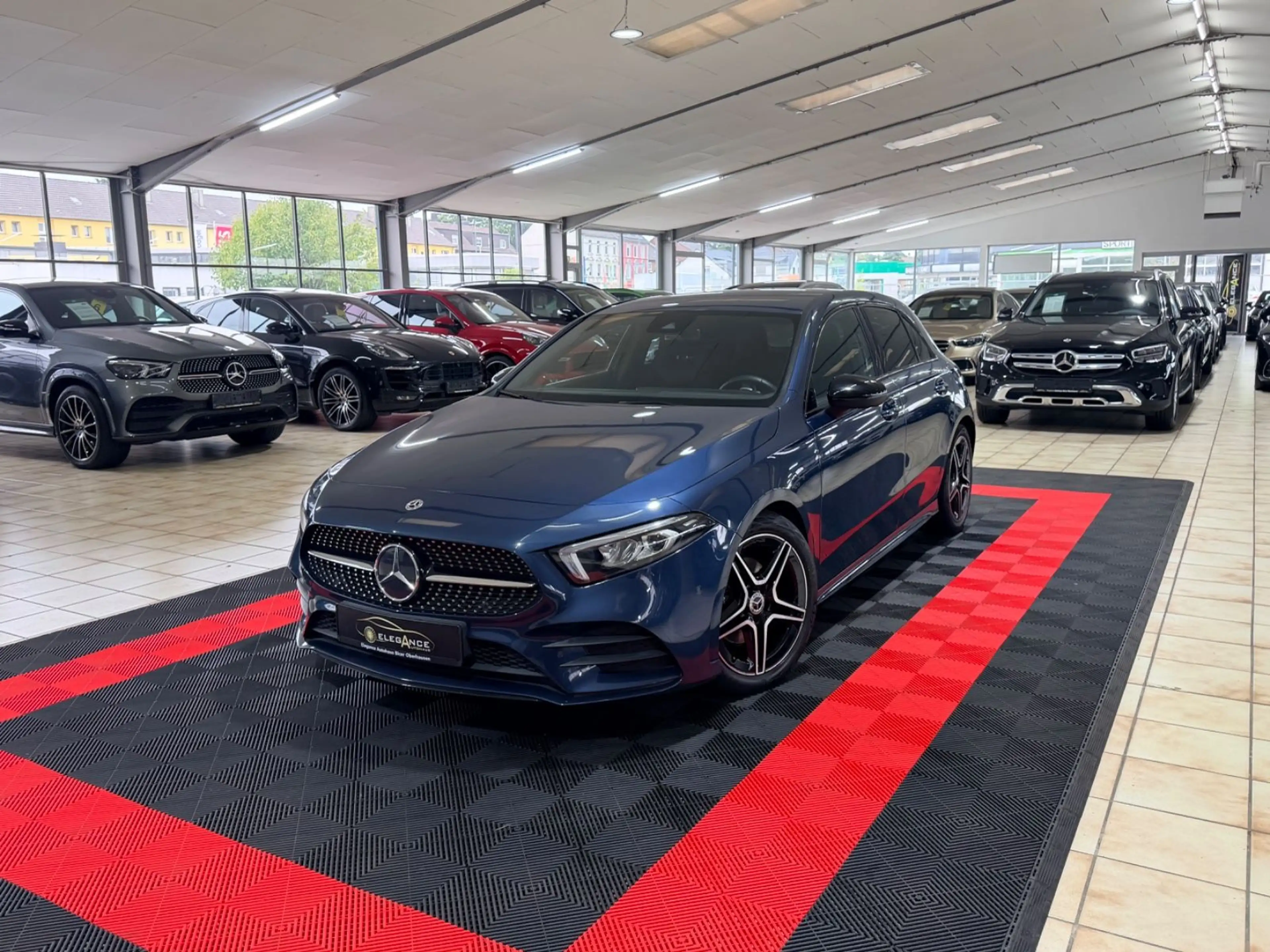 Mercedes-Benz A 200 *AMG-LINE*NIGHT-PAKET*KAMERA*LED*AMBIENTE* — photo 2