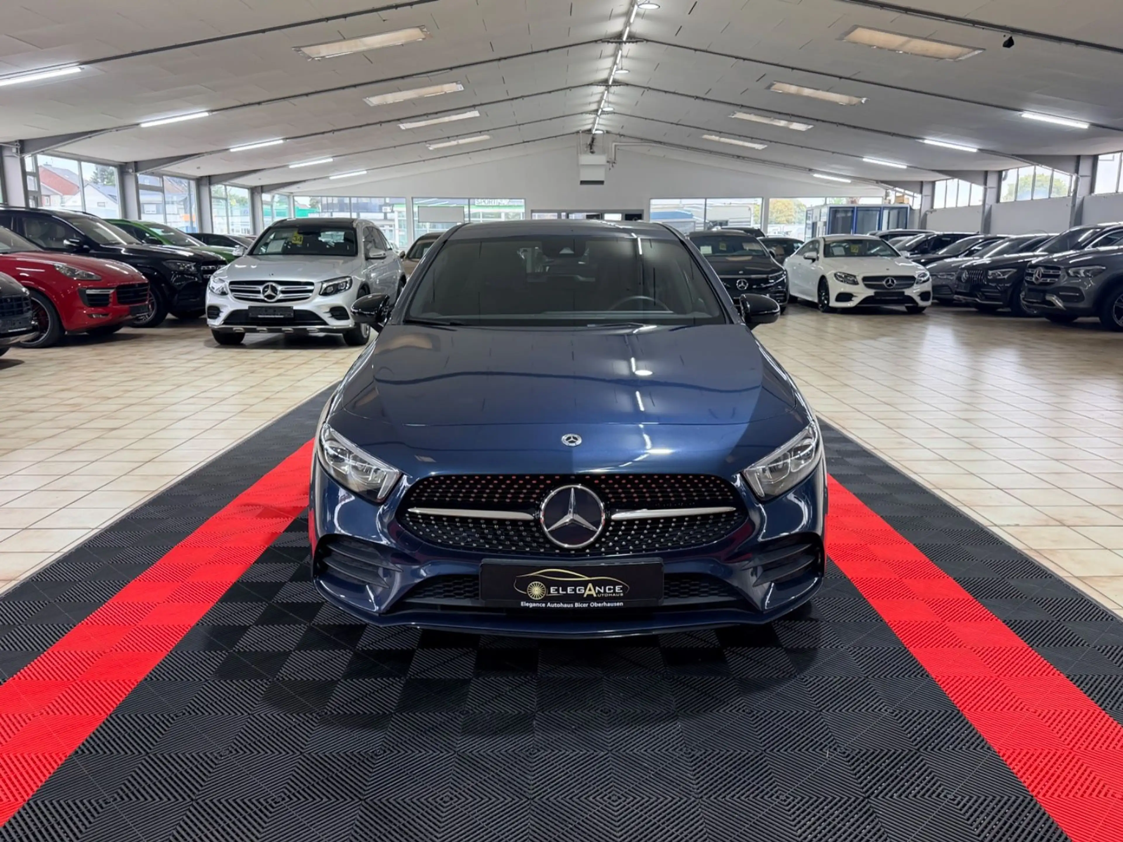 Mercedes-Benz A 200 *AMG-LINE*NIGHT-PAKET*KAMERA*LED*AMBIENTE* — photo 3
