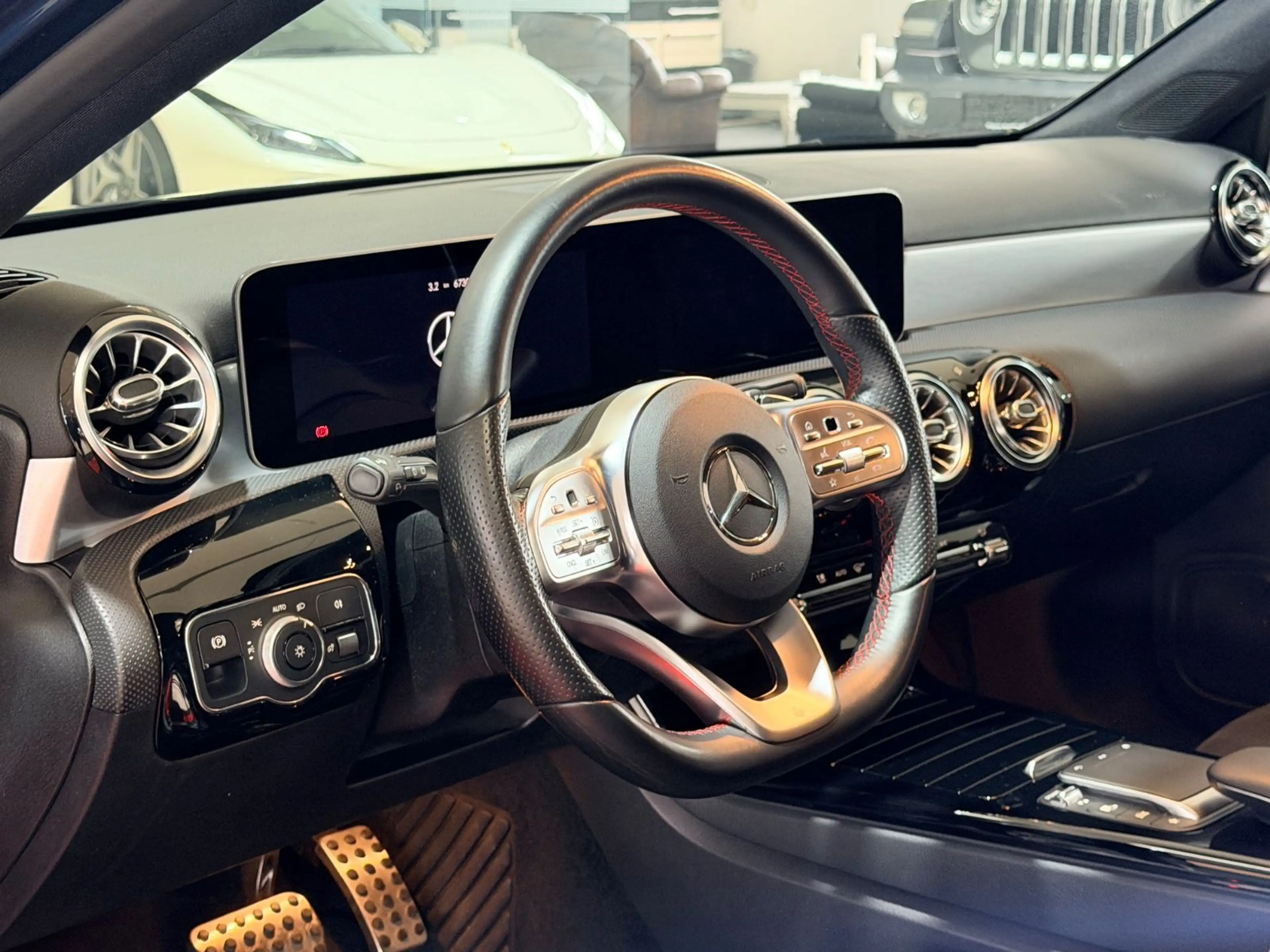 Mercedes-Benz A 200 *AMG-LINE*NIGHT-PAKET*KAMERA*LED*AMBIENTE* — photo 12