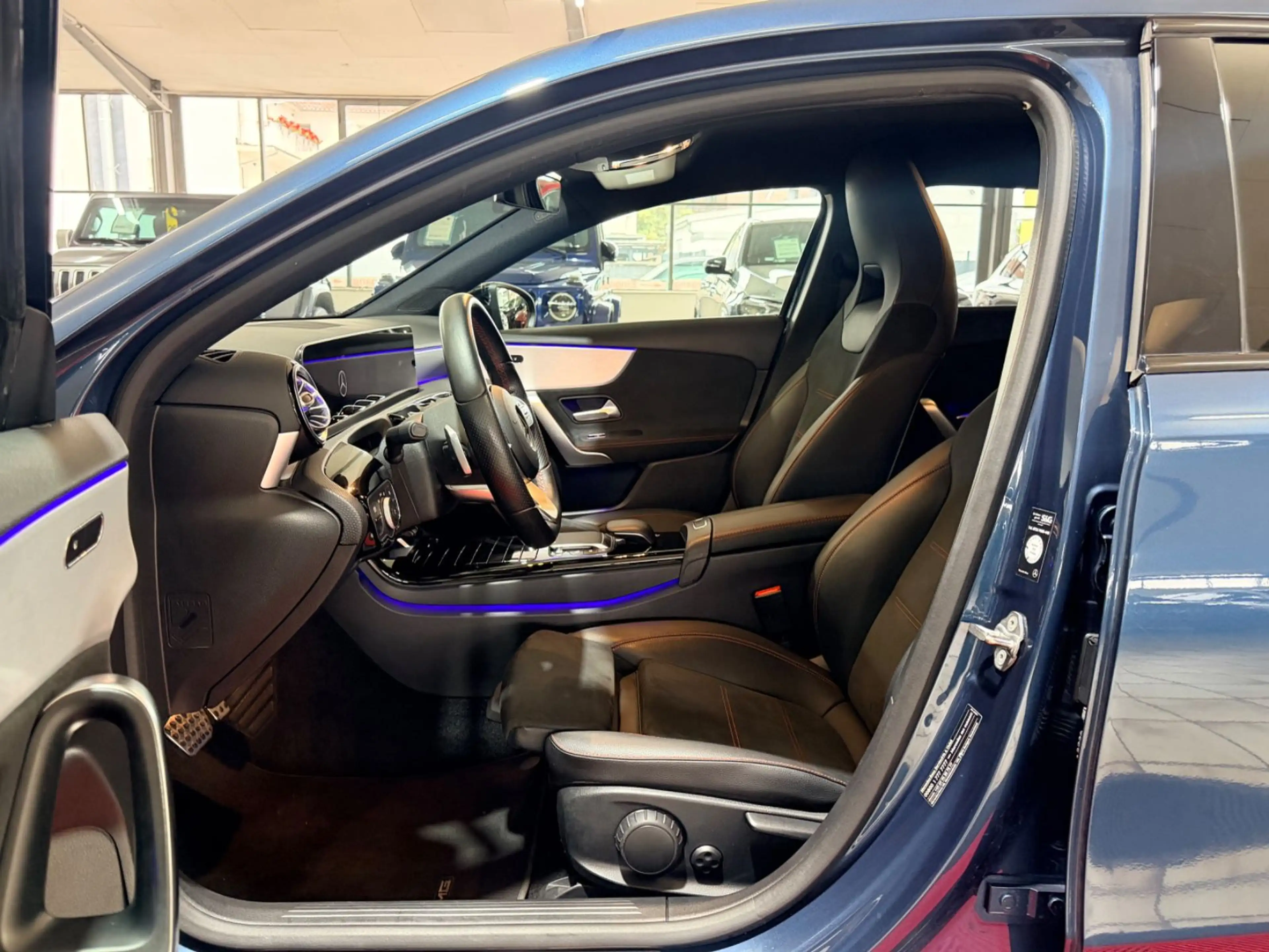 Mercedes-Benz A 200 *AMG-LINE*NIGHT-PAKET*KAMERA*LED*AMBIENTE* — photo 10