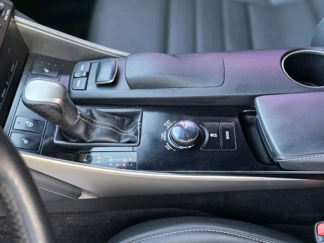 Lexus IS снимка Lexus IS