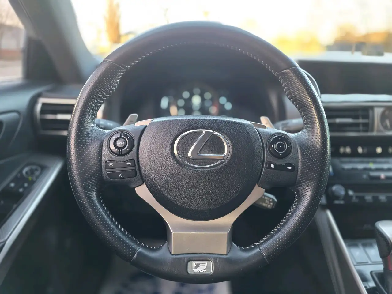 Lexus IS снимка Lexus IS