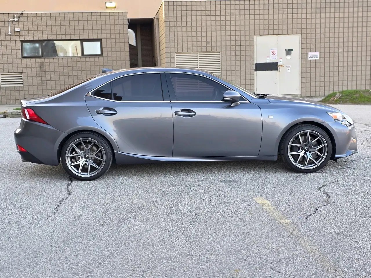 Lexus IS снимка Lexus IS