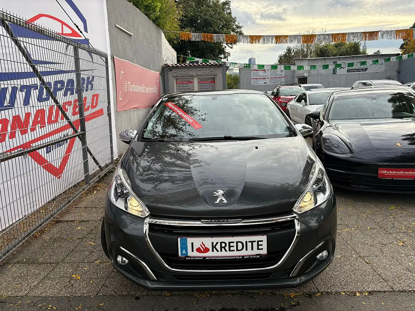 Peugeot 208 Style 1,2 PureTech 82*ERSTBESITZ*TOP GEPFLEGT* Schwarz - 2