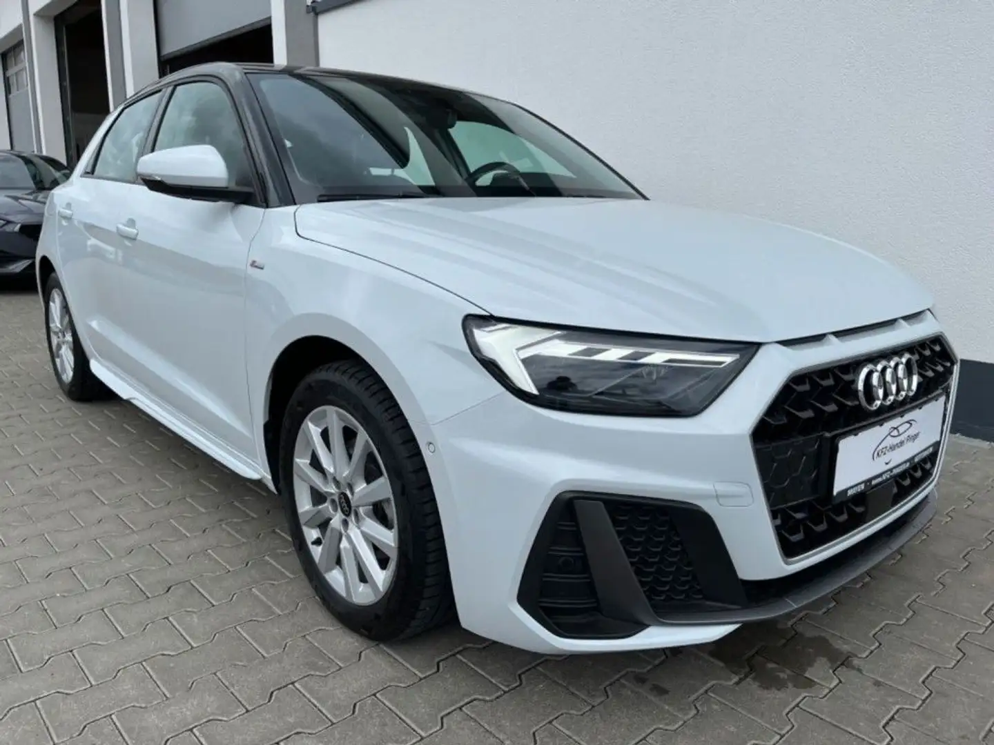 Audi A1 Sportback 30 TFSI S line Weiß - 2