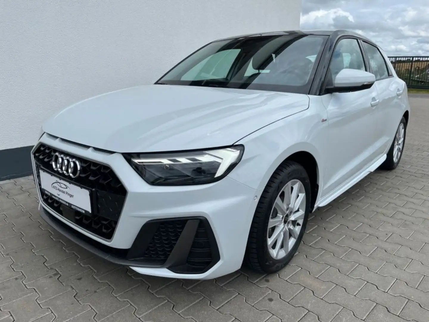 Audi A1 Sportback 30 TFSI S line Weiß - 1