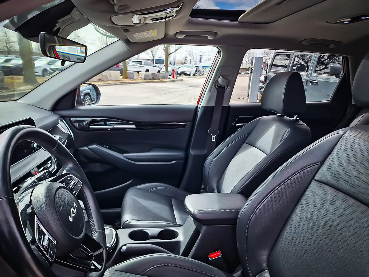 Kia Seltos снимка Kia Seltos