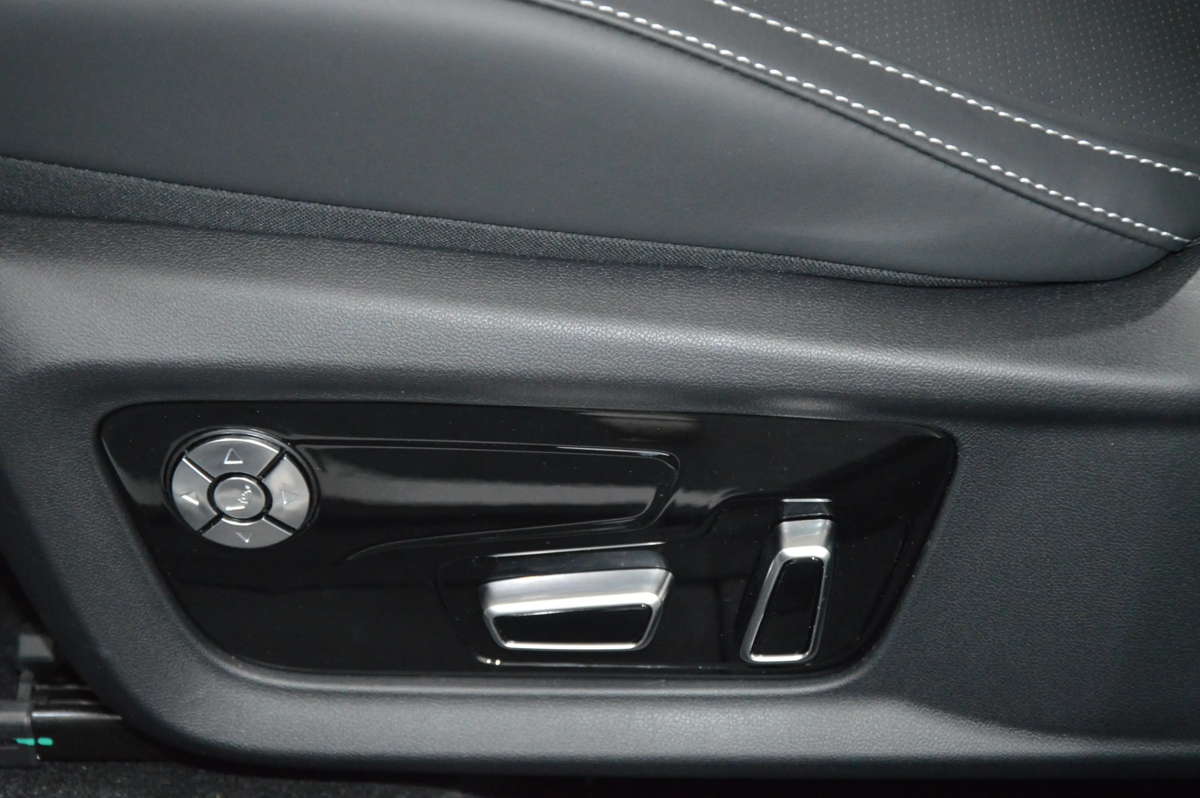 Forthing 5 REEV Neuheit Elektrofahrzeug mit Range Extender — photo 11