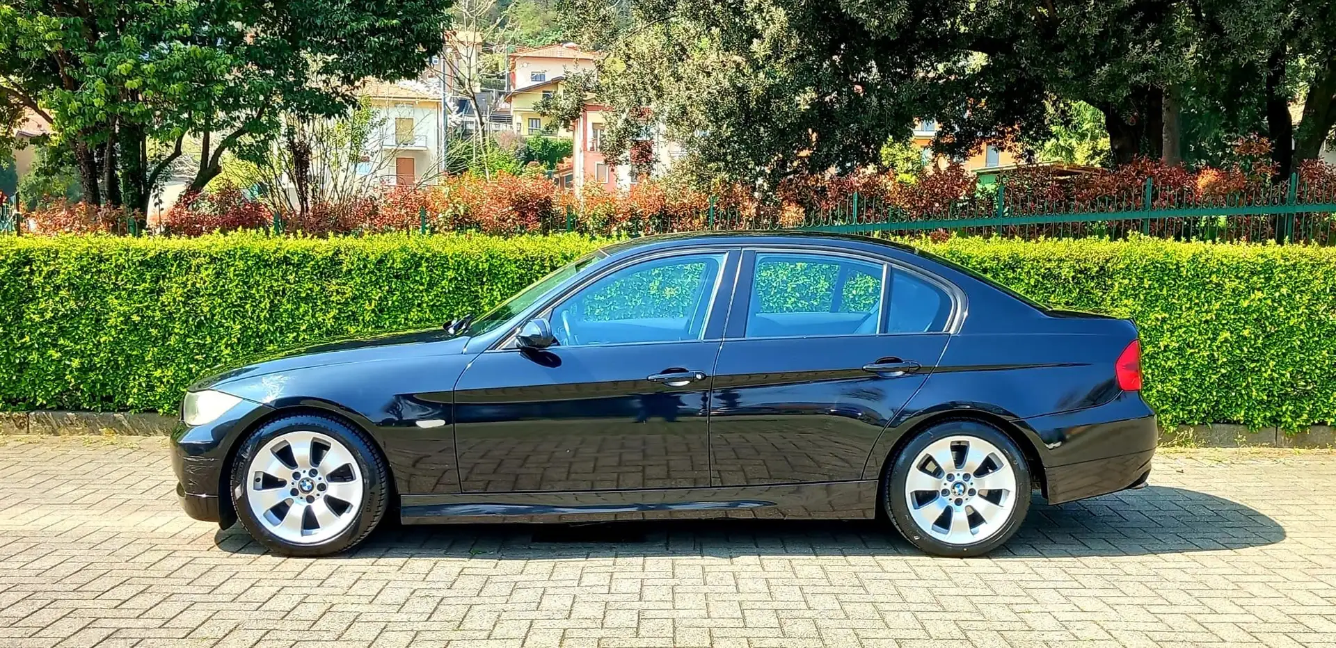 BMW 320 320d+Attiva Nero - 1