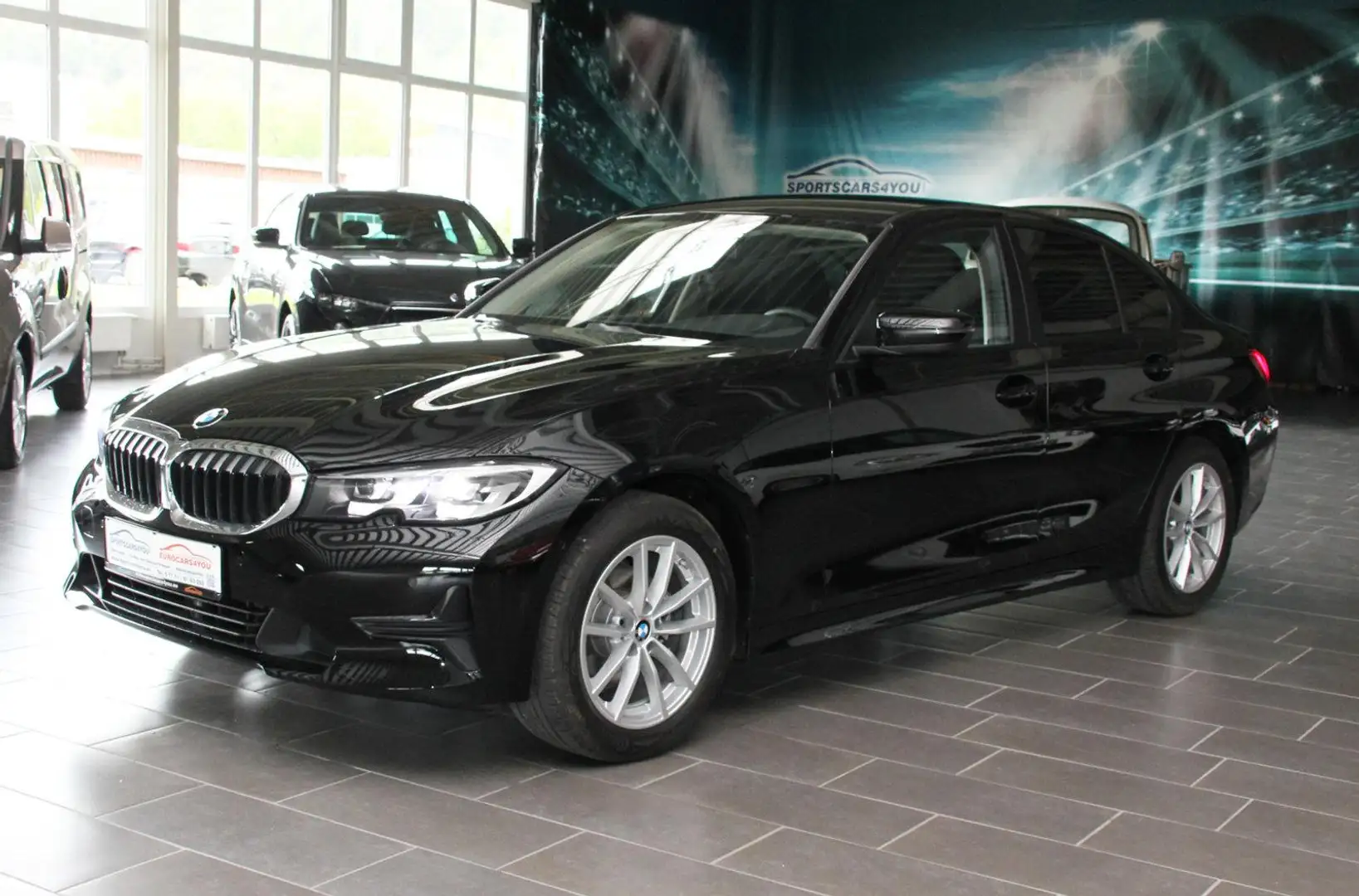 BMW 318 i Advantage,Autom.,Kamera,Navi,Sitzhzg. Noir - 1