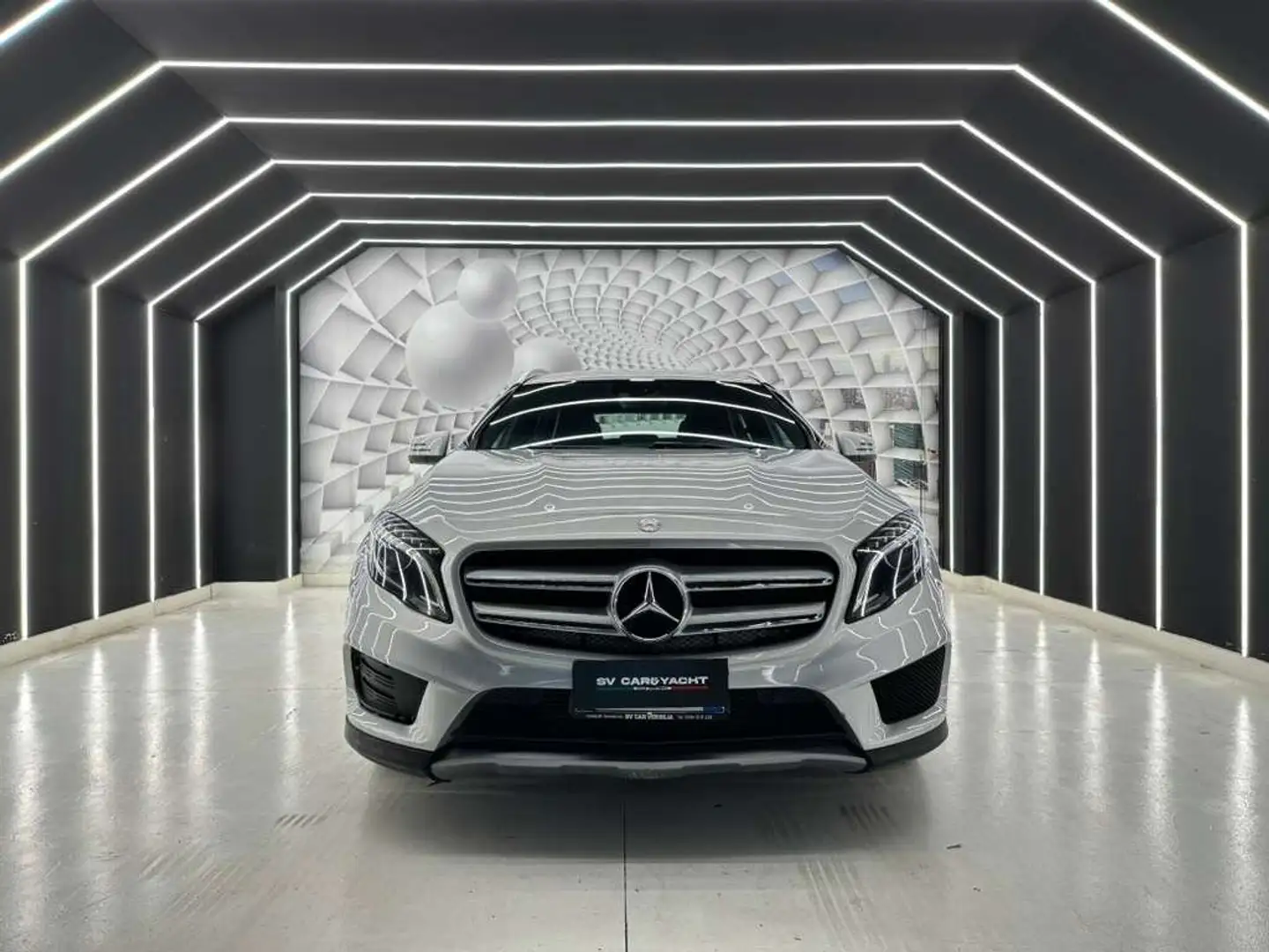 Mercedes-Benz GLA 220 GLA- Automatic 4matic Premium170cv Silber - 1