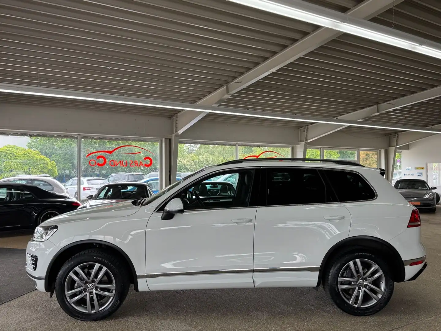 Volkswagen Touareg 3.0 V6 TDI 4M R-Line *AHK*SHZ*NAV*BX*19% Weiß - 2