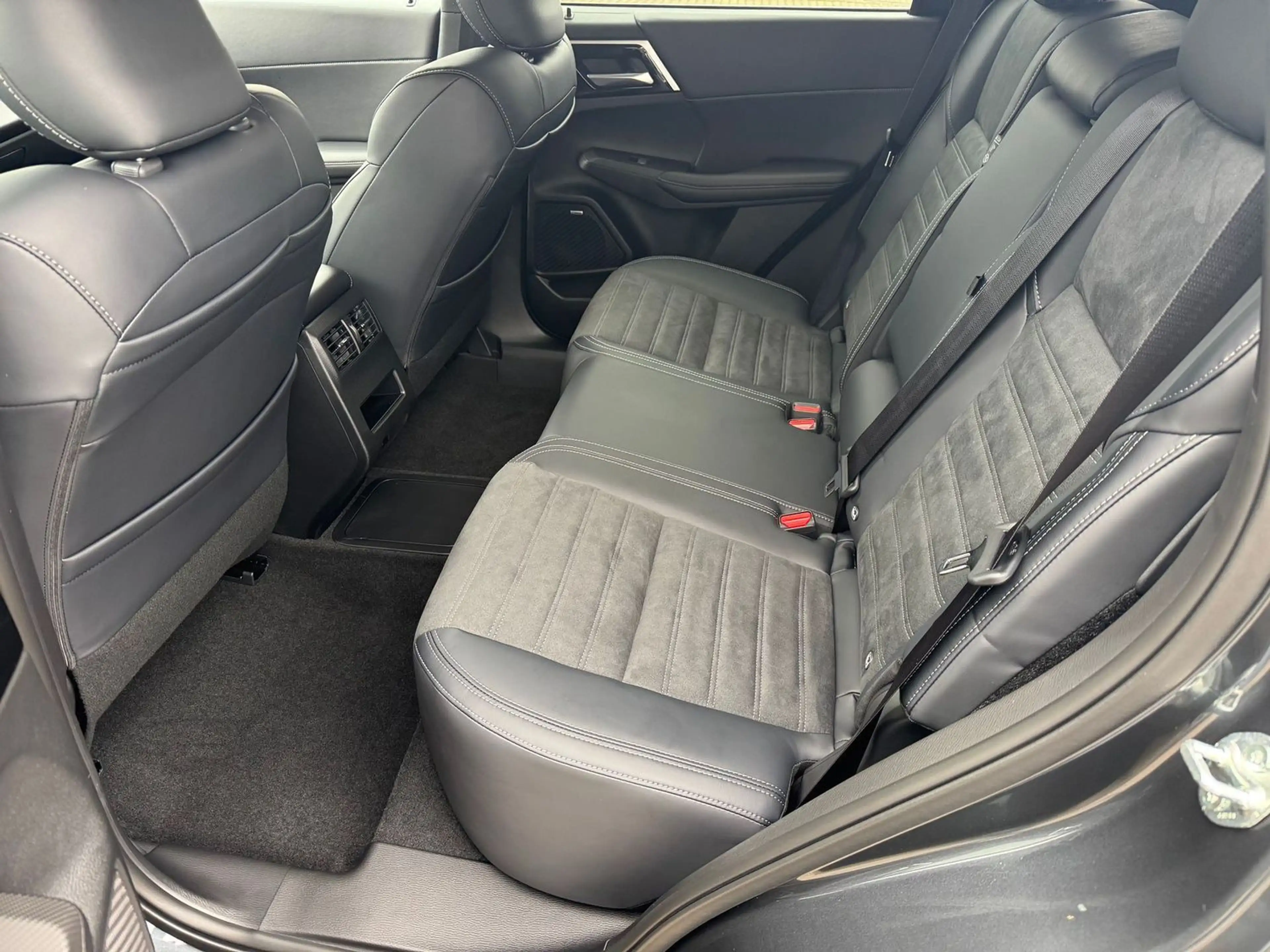 Mitsubishi Outlander Plug-in Hybrid Intro Edition 2,4l *AHK*HEAD-UP*UVM — photo 12