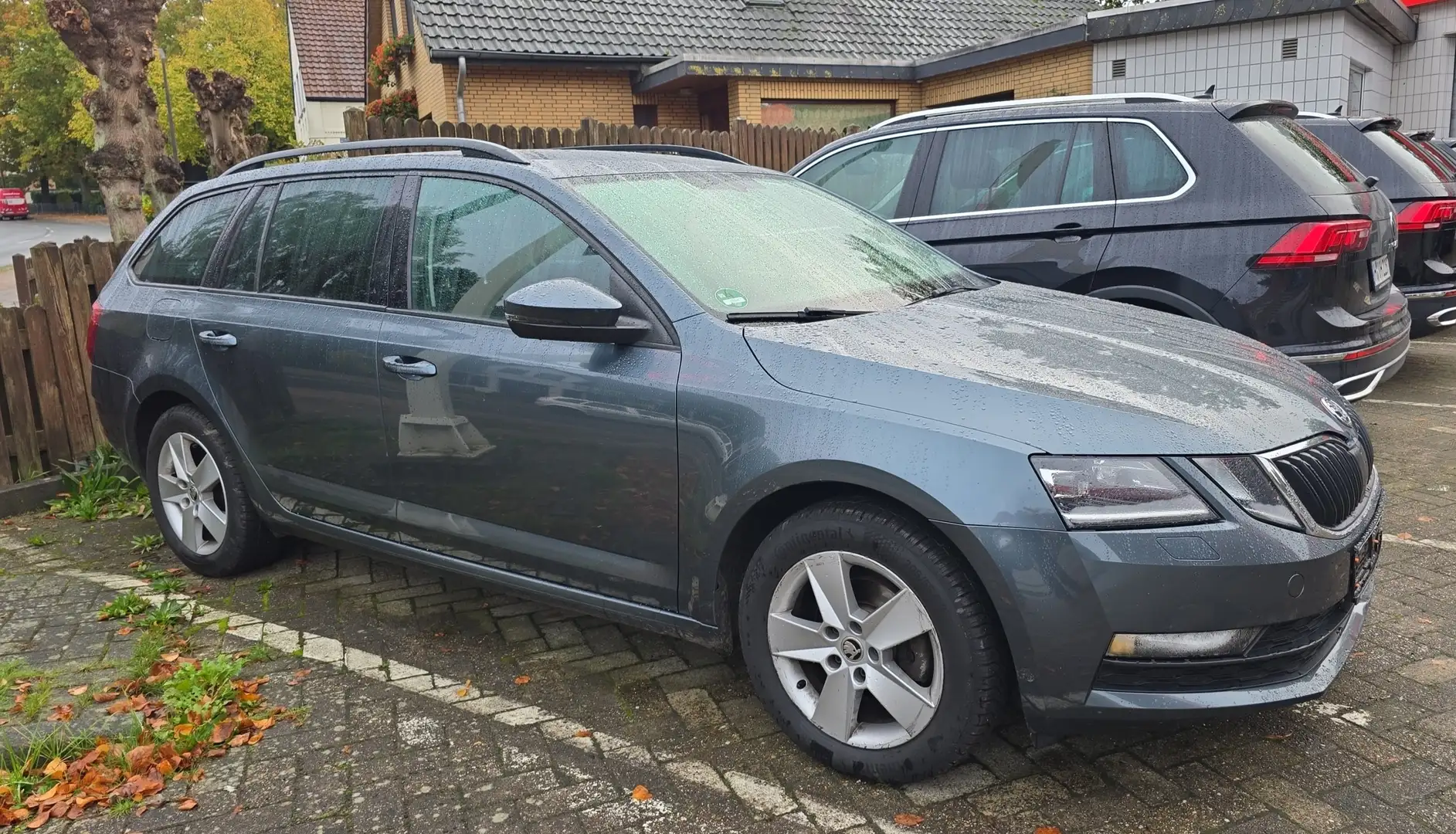 Skoda Octavia Combi 1.6 TDI DSG Ambition LED Navi Shzg Grau - 2