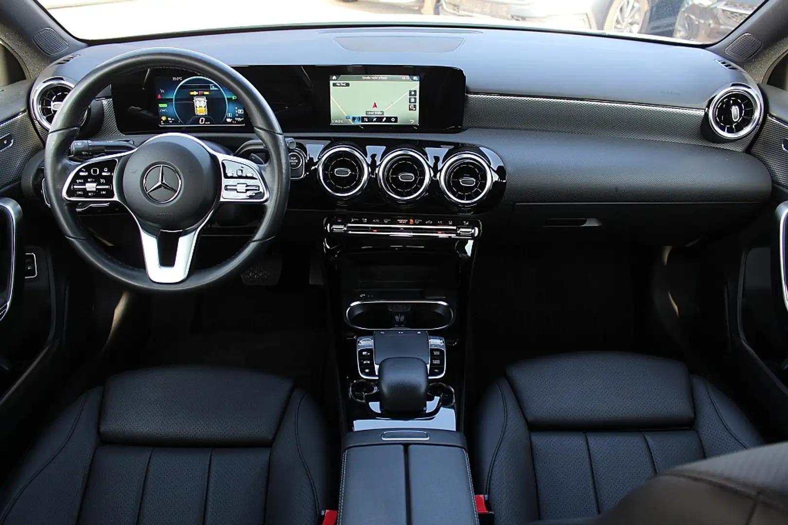 Mercedes-Benz A 250 e PHEV Limousine Aut. |LED |Navi ||Virtual Cock... Weiß - 2