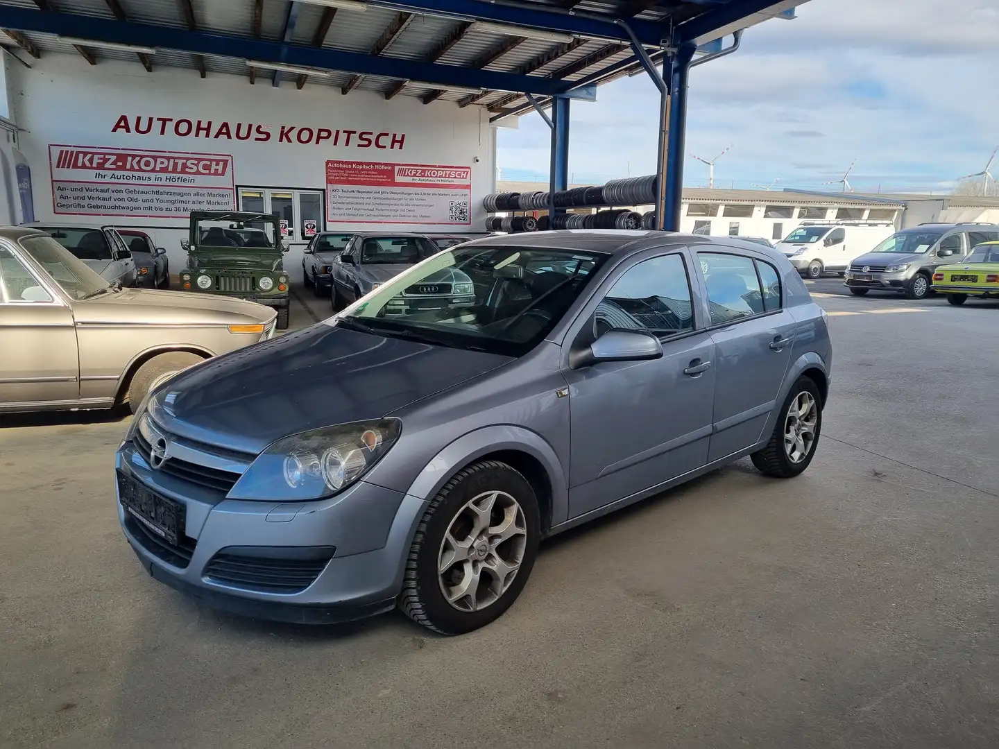 Opel Astra Edition Grau - 1