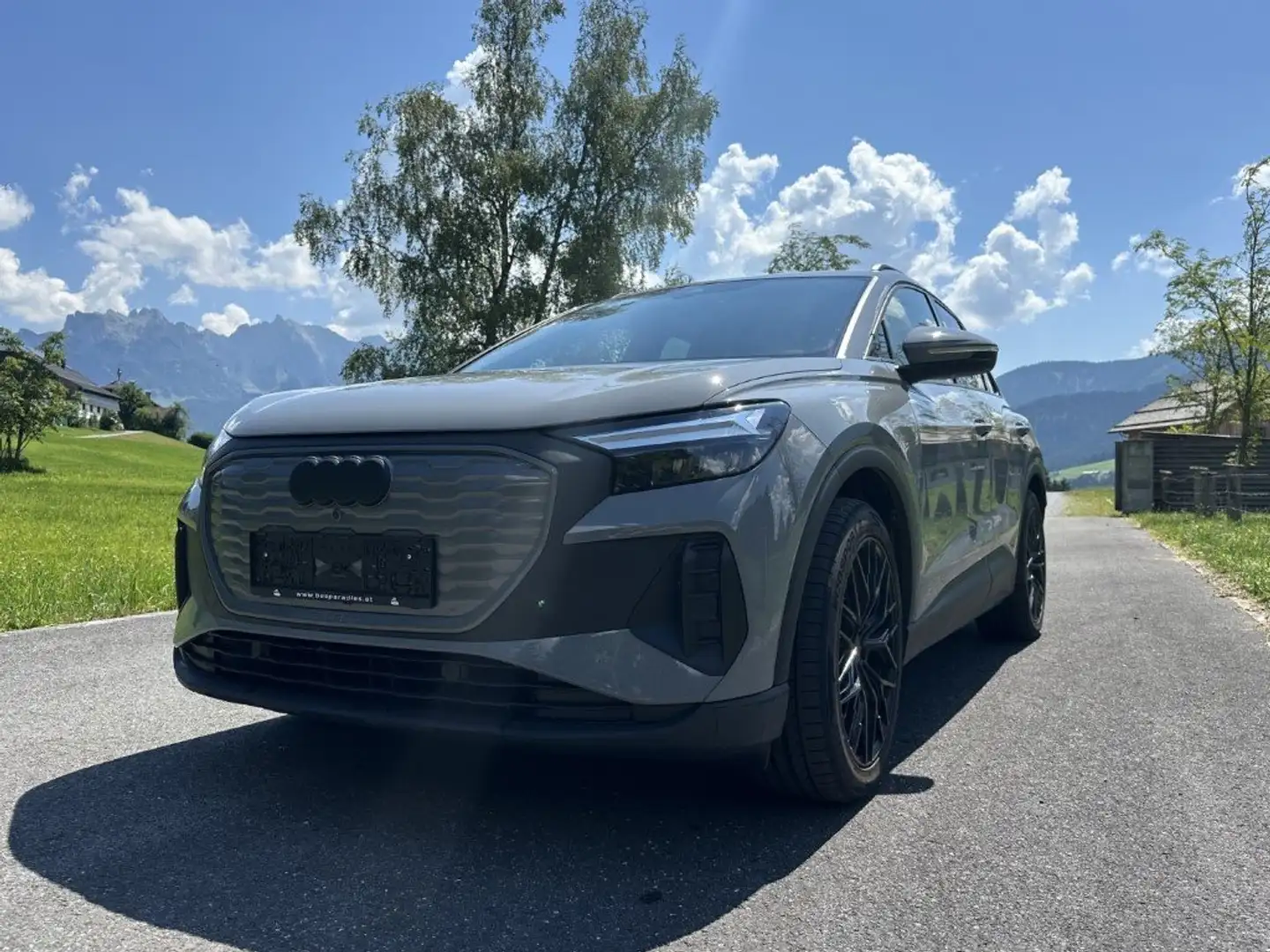 Audi e-tron Q4 Sportback 35 125kW 55kWh - Black Edition Grijs - 1