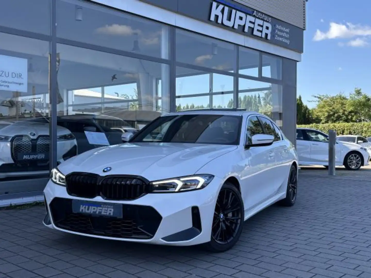 BMW 330 i M Sport SD°ACC°Ad.LED°HIFI°Rfcam°el.Sitze Weiß - 1