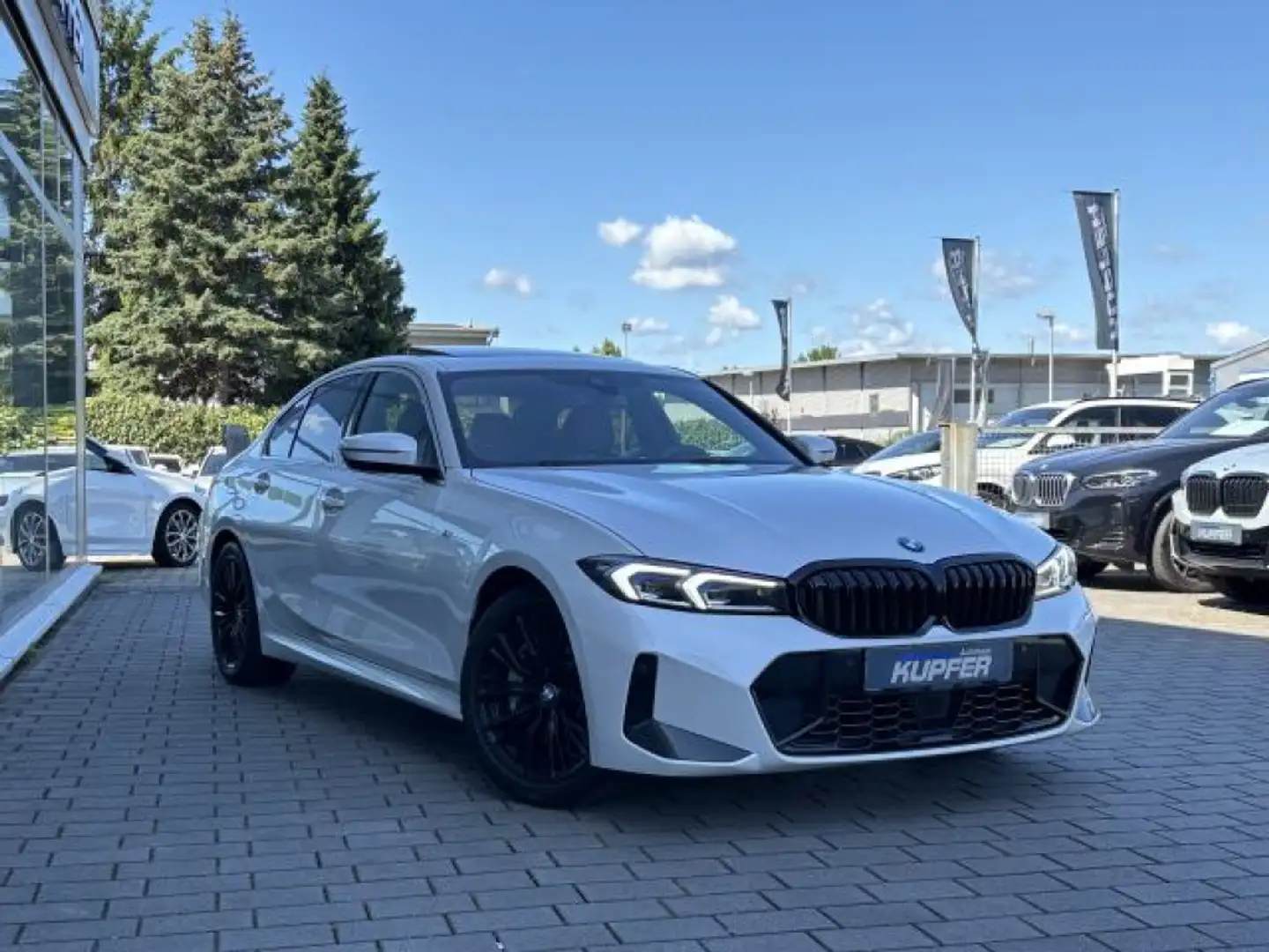 BMW 330 i M Sport SD°ACC°Ad.LED°HIFI°Rfcam°el.Sitze Weiß - 2
