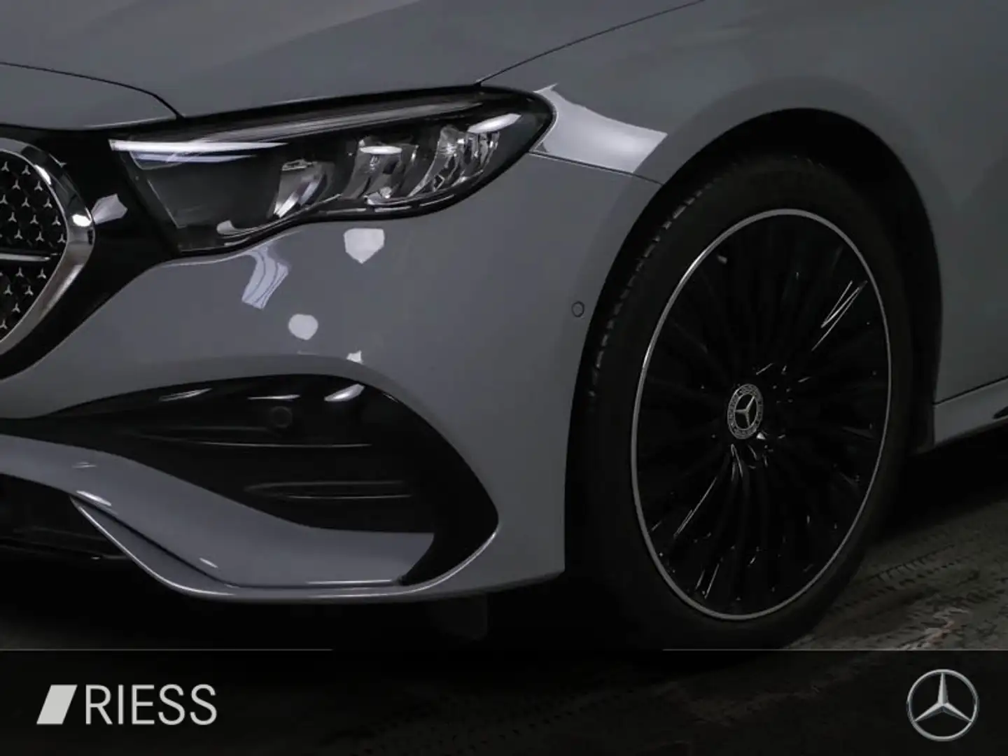 Mercedes-Benz E 300 de 4M AMG Sport Distr Vorr Superscreen 20" Grau - 2