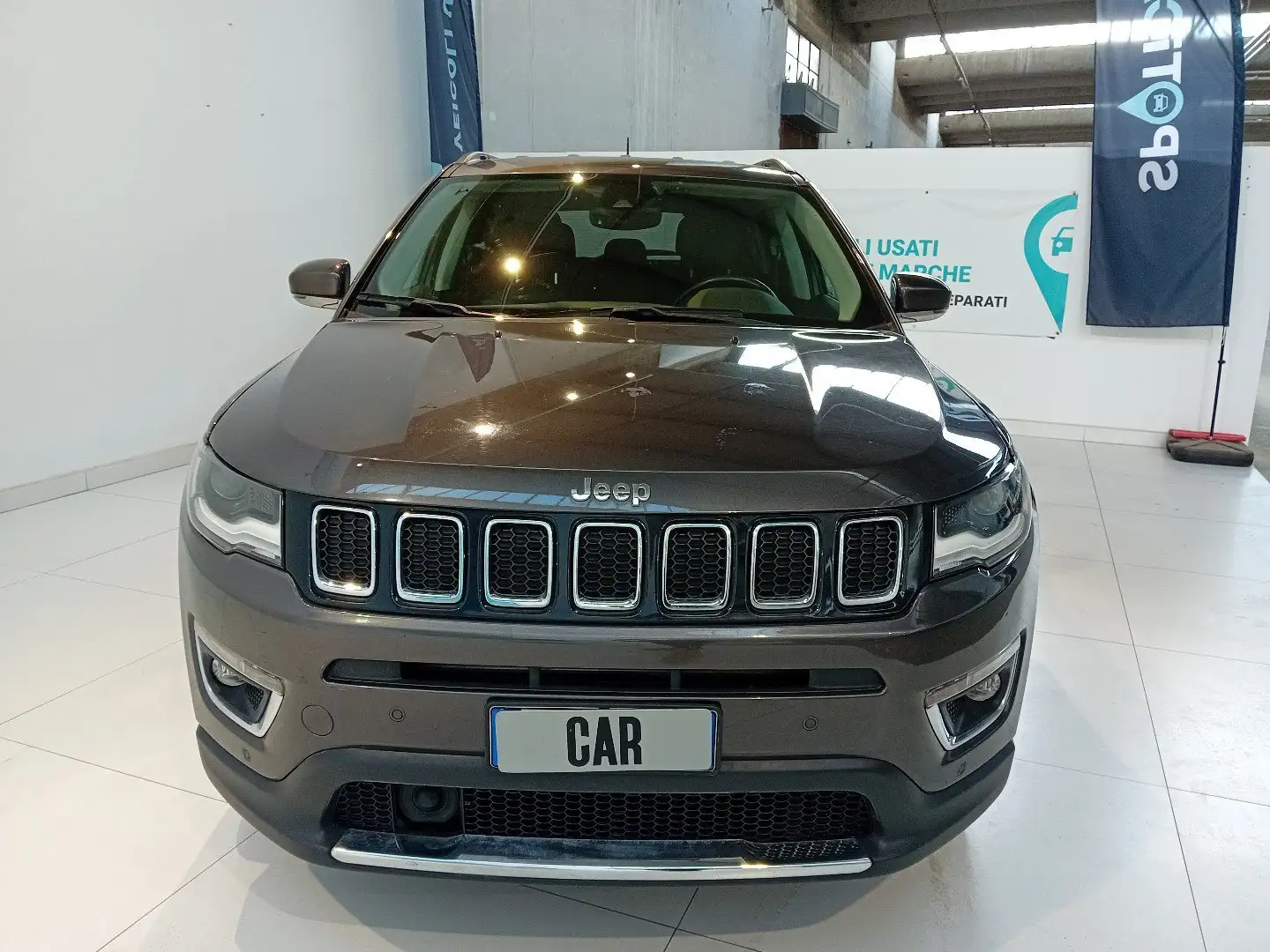 Jeep Compass 2.0 Multijet II 170 CV aut. 4WD Limited Grijs - 2
