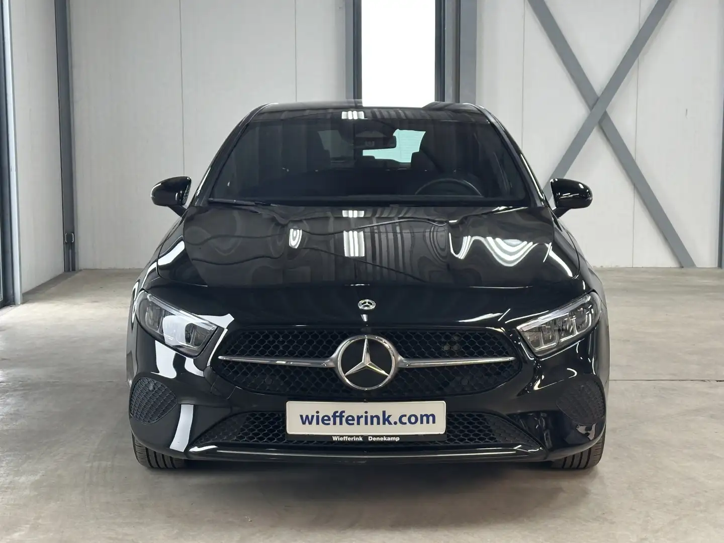 Mercedes-Benz A 250 e Luxury Line 218pk Facelift | Leder | ACC | Dodeh Zwart - 2
