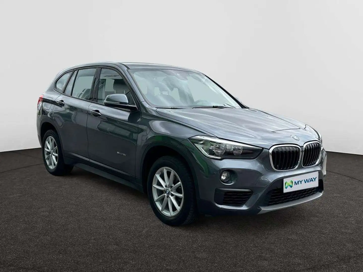 BMW X1 1.5i sDrive18 Grijs - 2