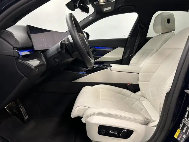 BMW 5 Series view 4