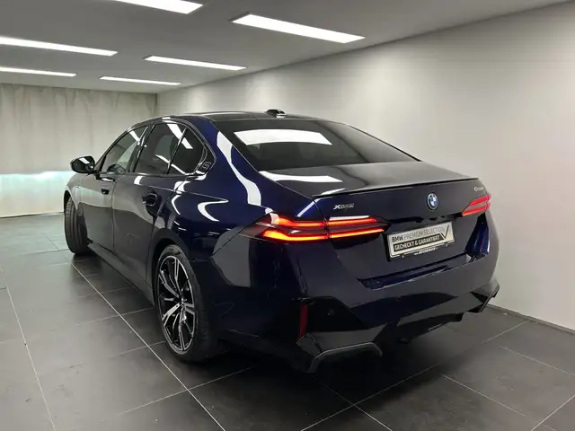BMW 5 Series view 12