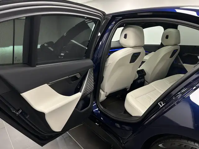 BMW 5 Series view 15