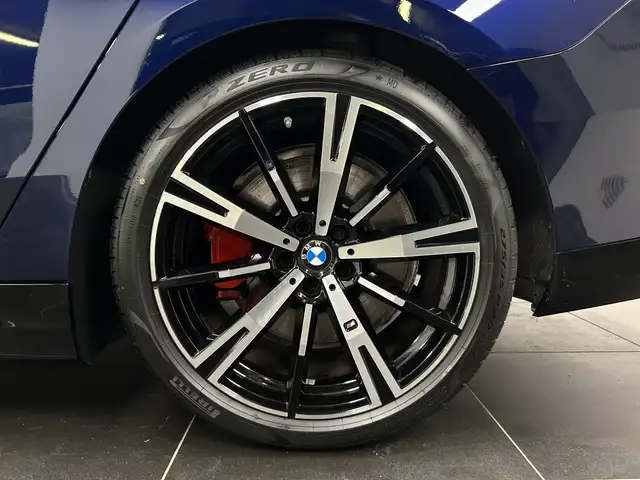 BMW 5 Series view 6