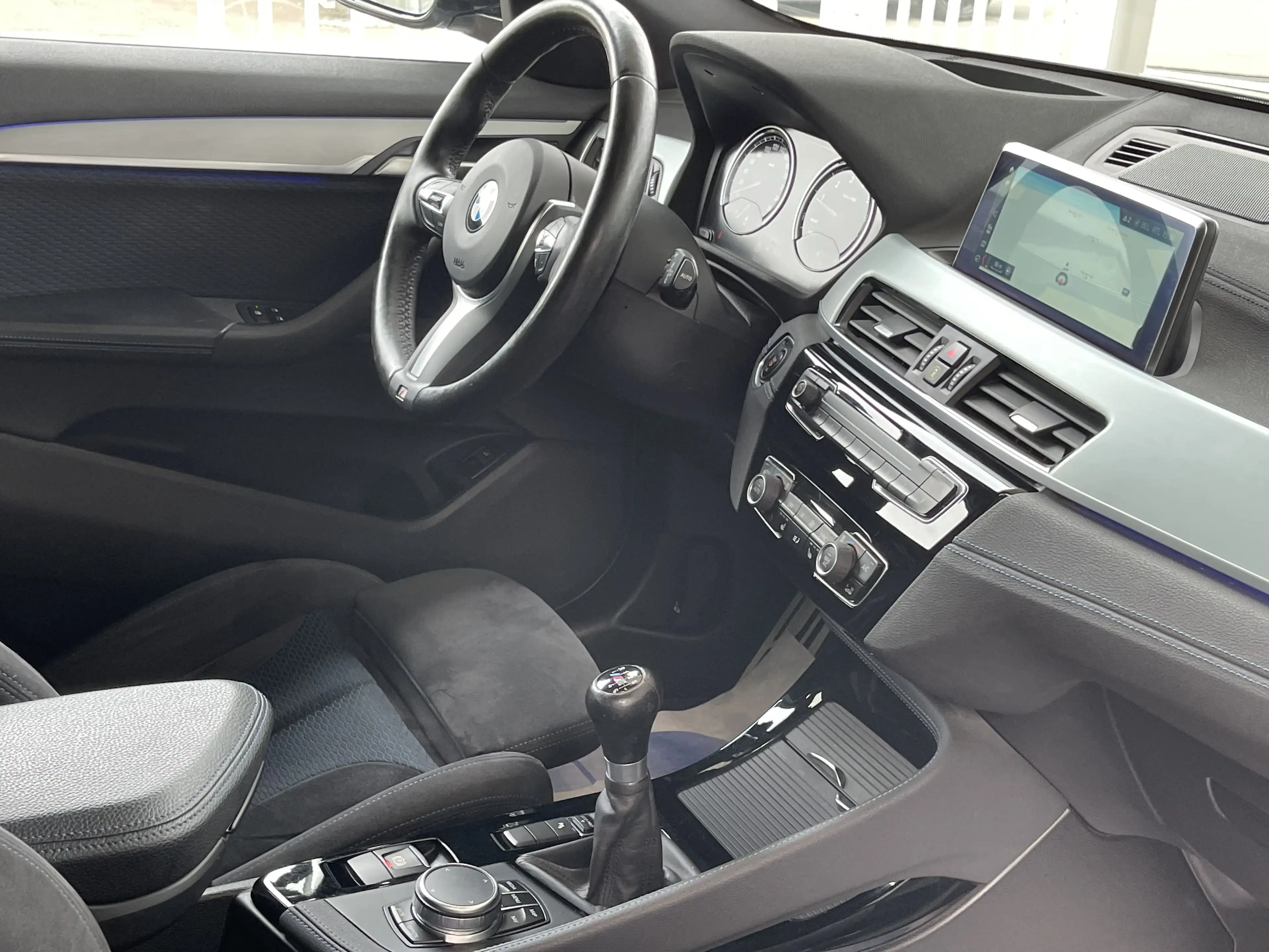 BMW X2 1.5i *** GARANTIE + PACK M + TOIT PANO + LED + GPS *** — photo 13