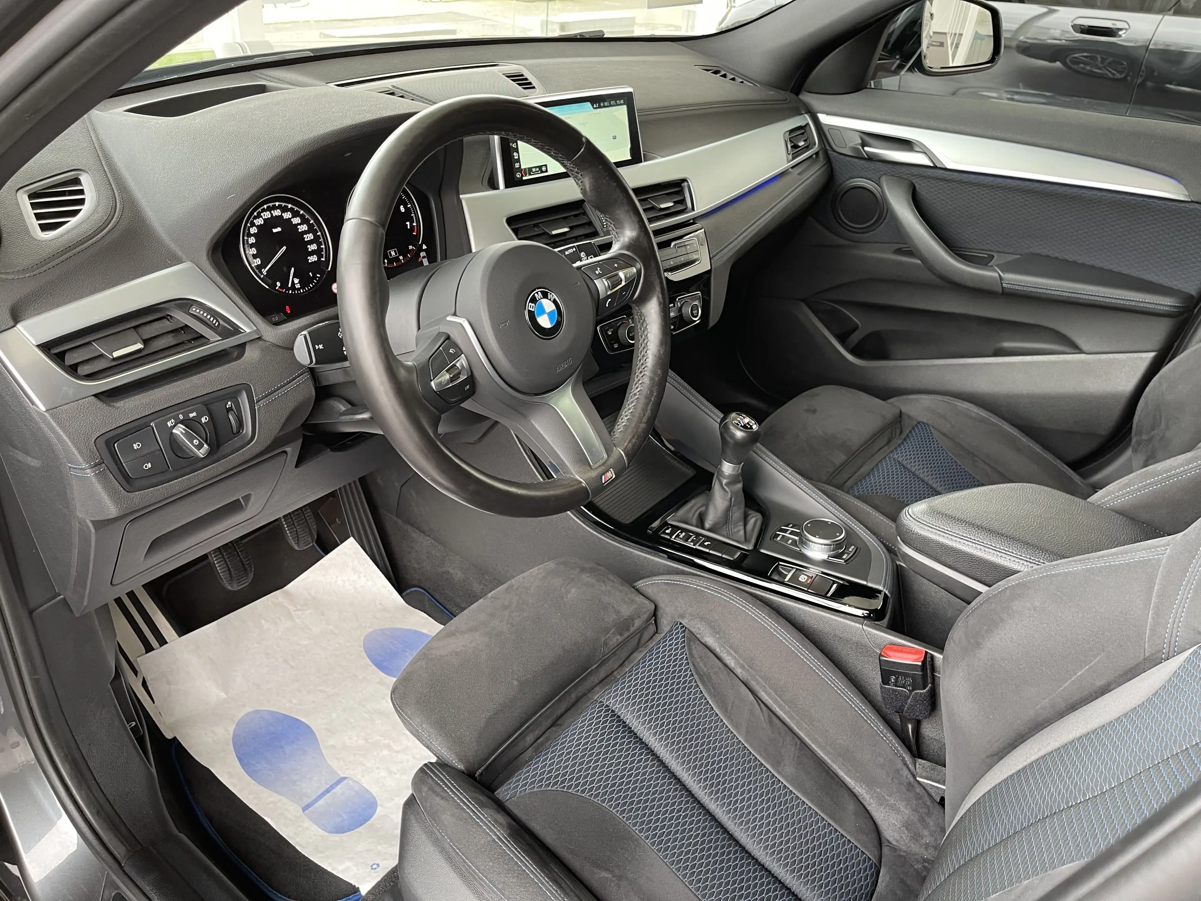 BMW X2 1.5i *** GARANTIE + PACK M + TOIT PANO + LED + GPS *** — photo 11