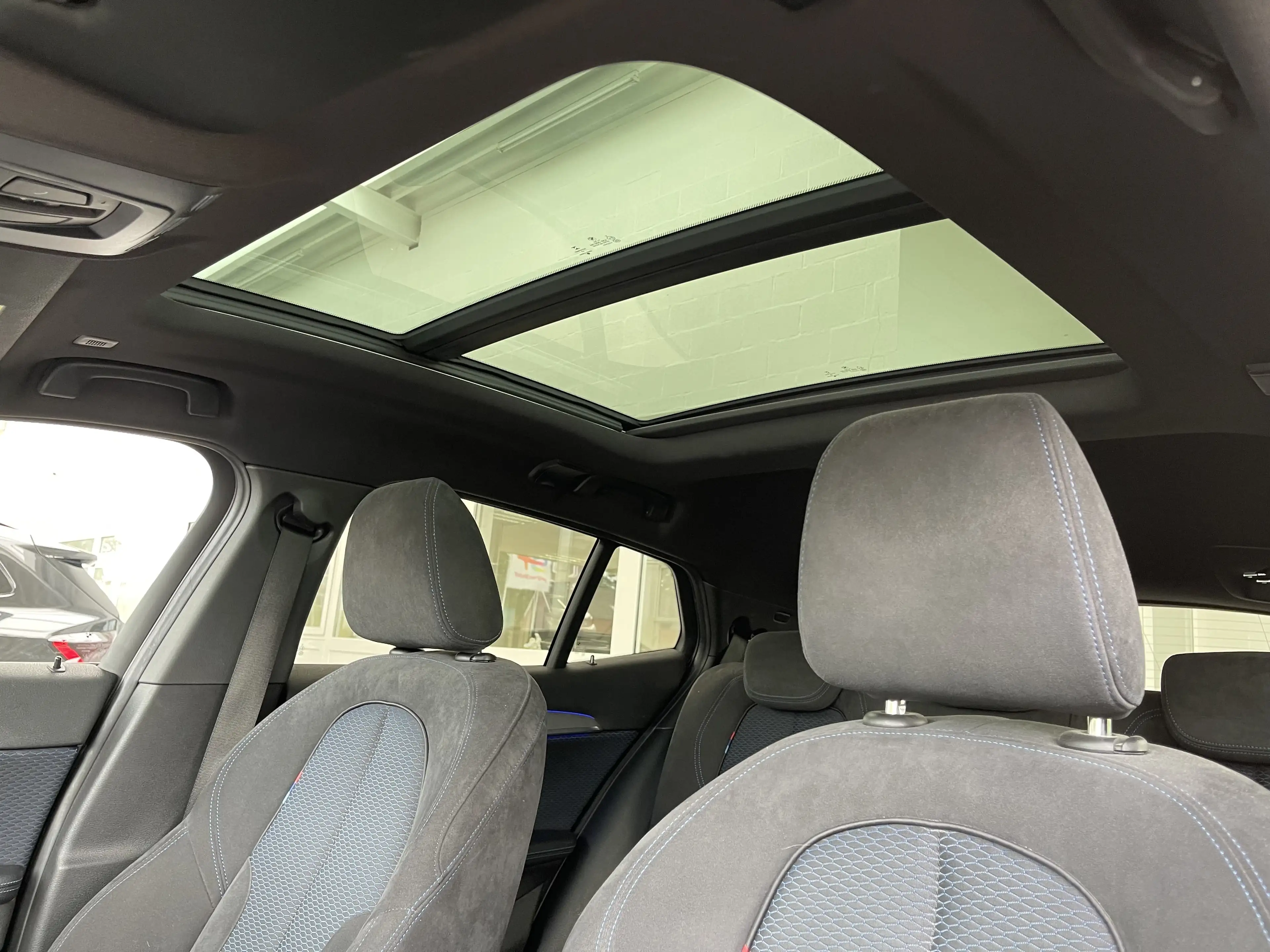 BMW X2 1.5i *** GARANTIE + PACK M + TOIT PANO + LED + GPS *** — photo 15