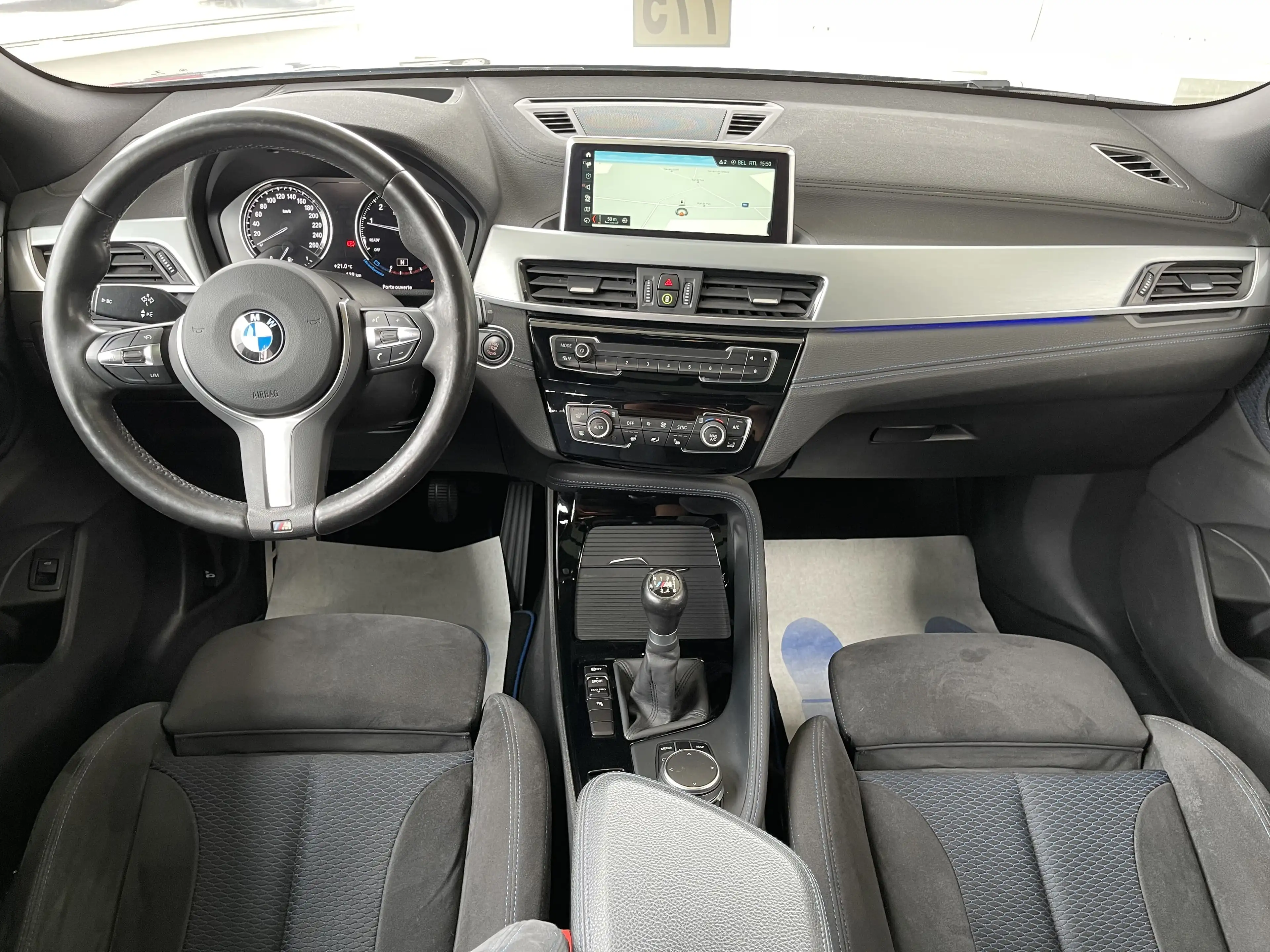 BMW X2 1.5i *** GARANTIE + PACK M + TOIT PANO + LED + GPS *** — photo 10